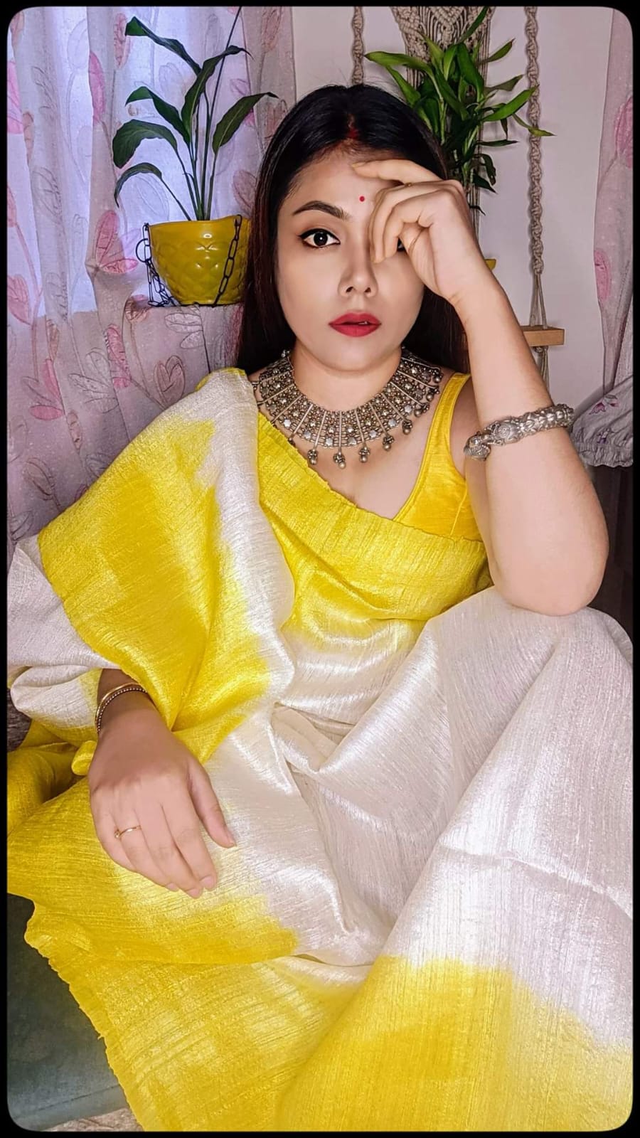 White with yellow border Matka Silk Mark Certified Muslin Sarees - Dailybuyys