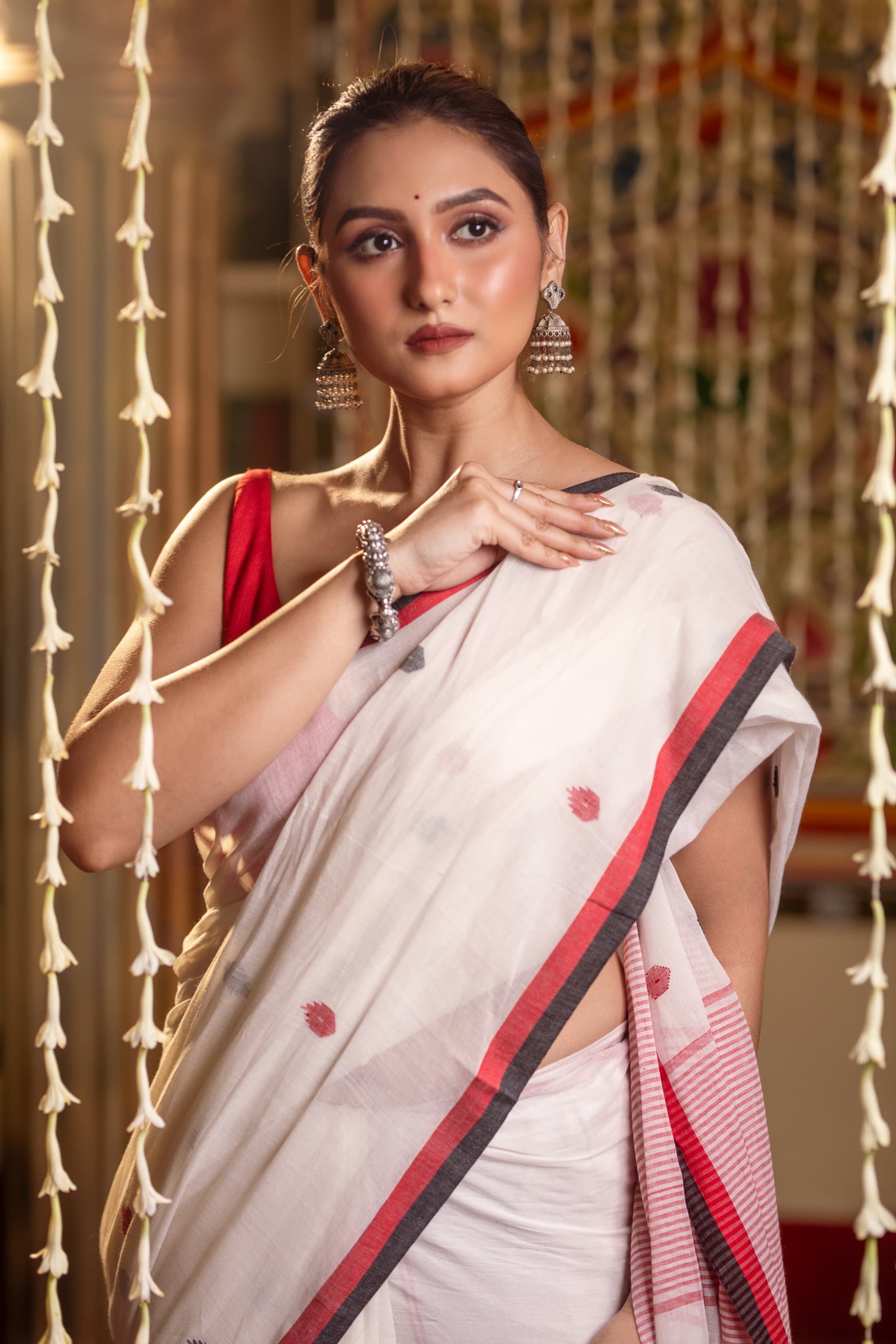 Pure Mulmul white Cotton Jamdani Weaving Saree - Dailybuyys