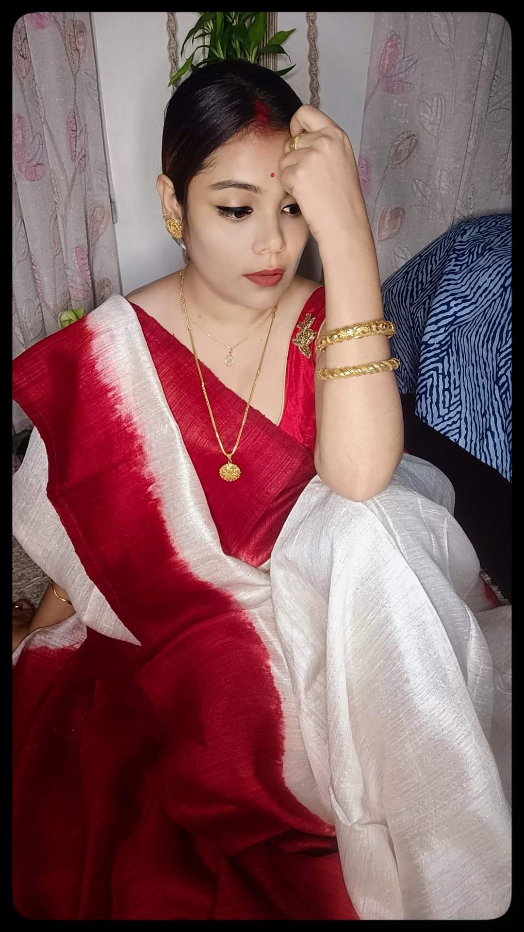 White with red border Matka Silk Mark Certified Muslin Sarees - Dailybuyys