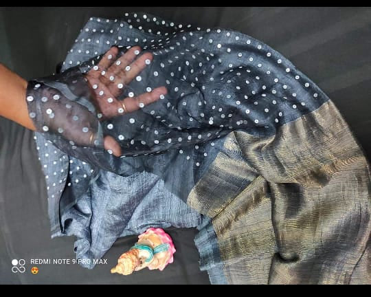 Grey Matka Silk Mark Certified Muslin Sarees - Dailybuyys