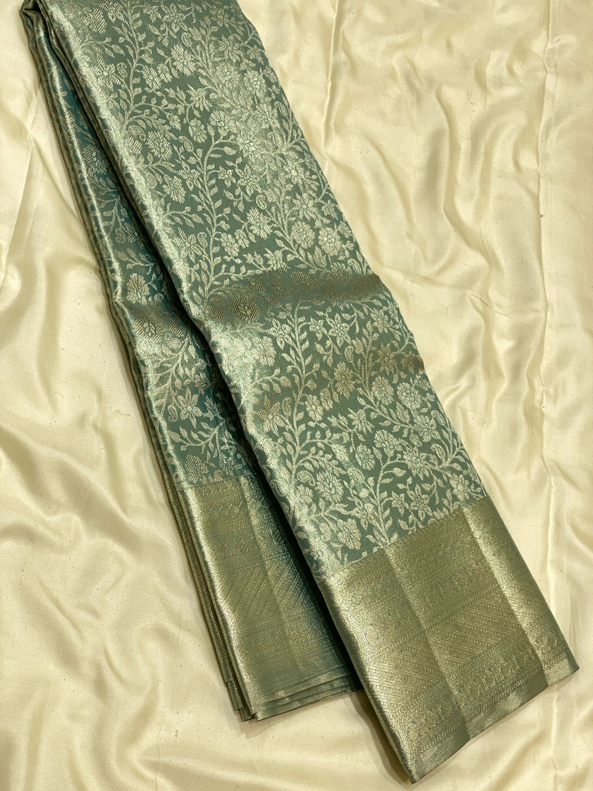 Green Pure Handwoven Brocade Tissue Kanjivaram Silk Sarees - Dailybuyys