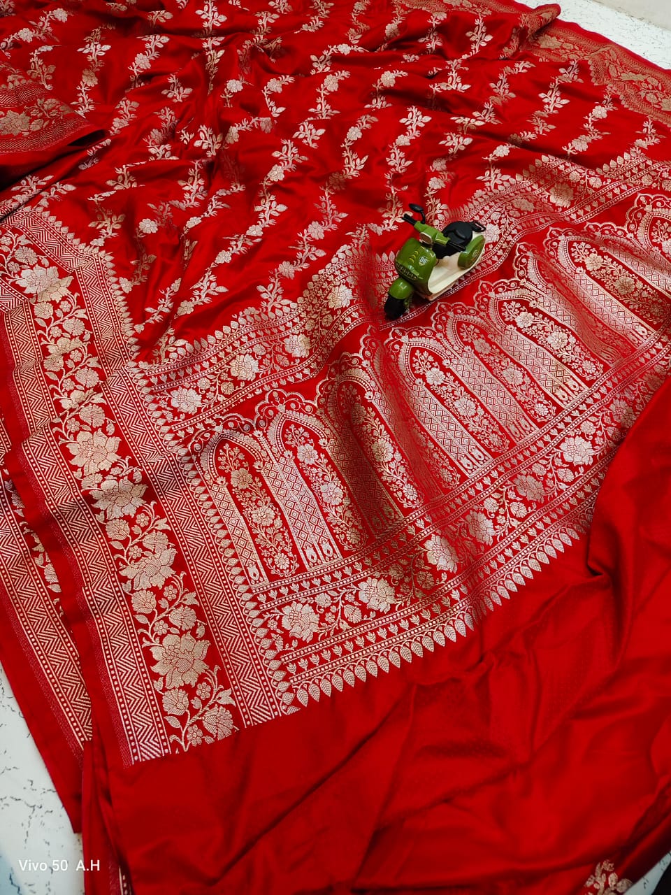 Red Exclusive Banarasi Silk Sarees - Dailybuyys