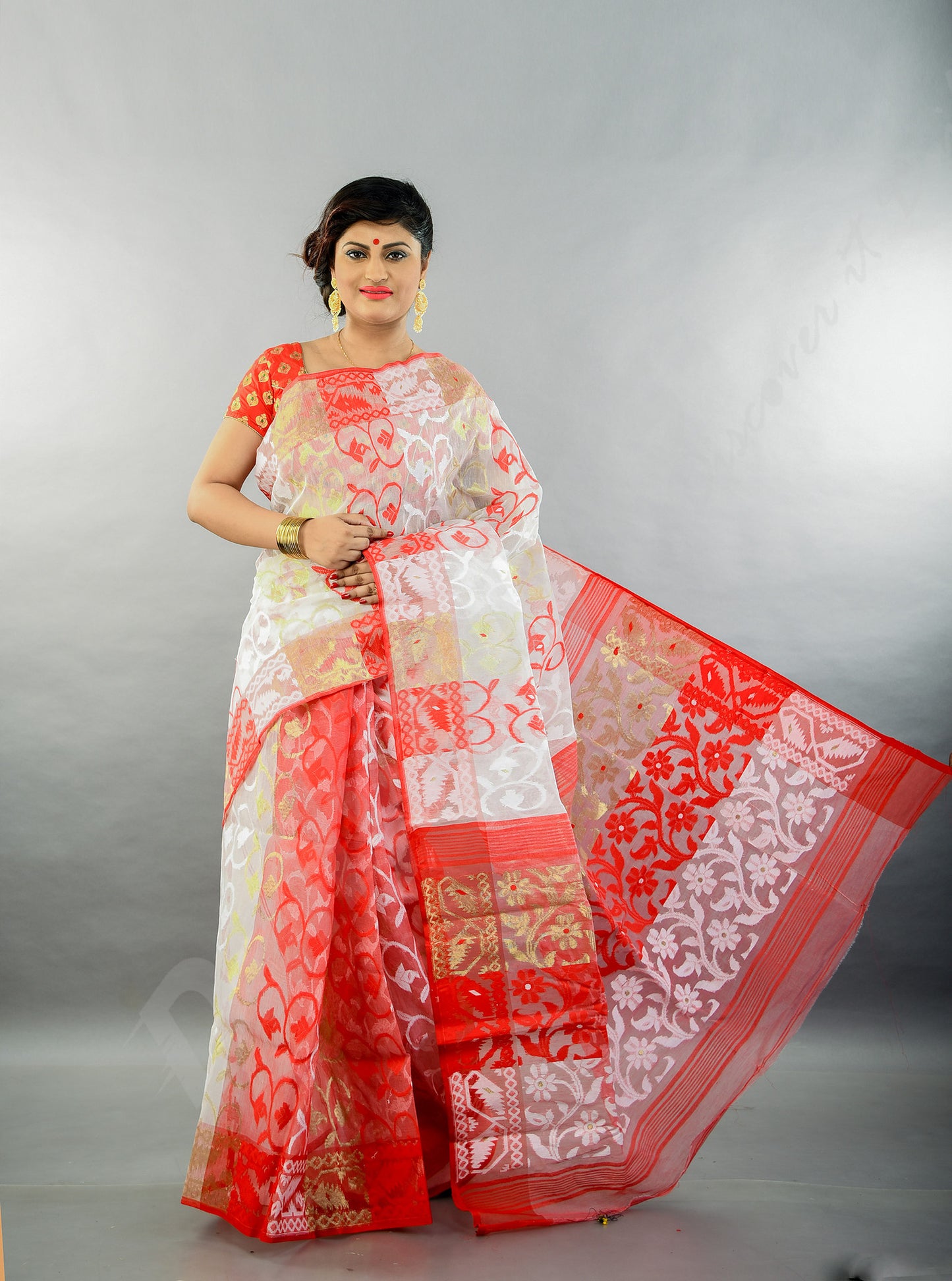 Red White Dhakai Jamdani Sarees - Dailybuyys