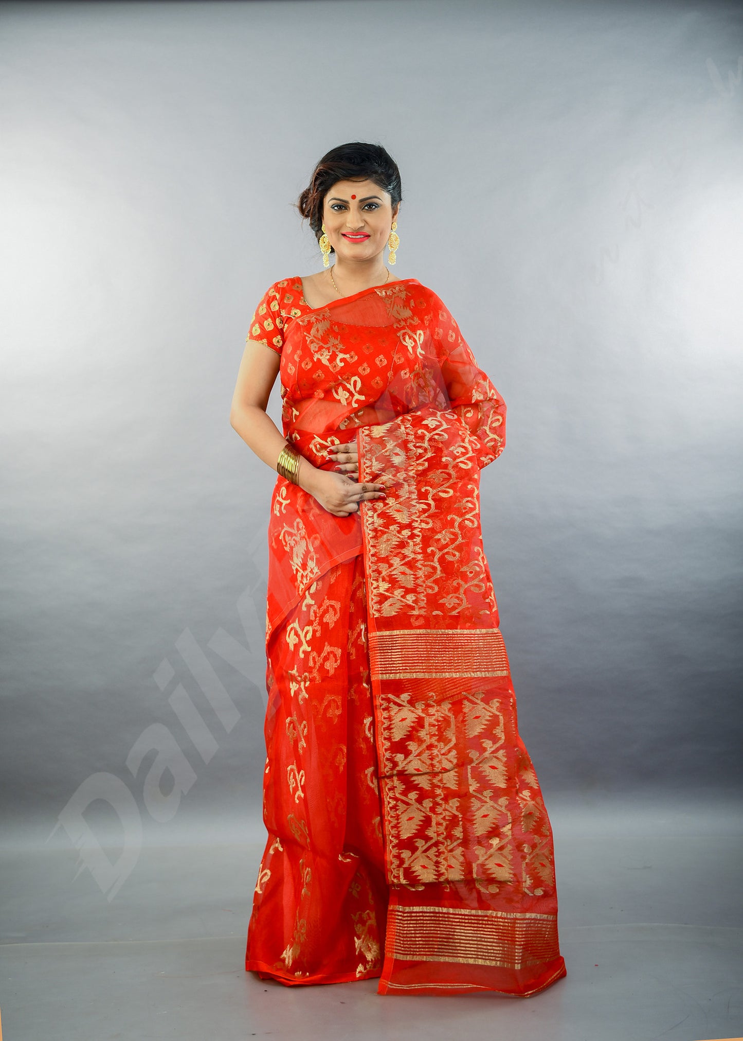 Red Golden Dhakai Jamdani Sarees - Dailybuyys