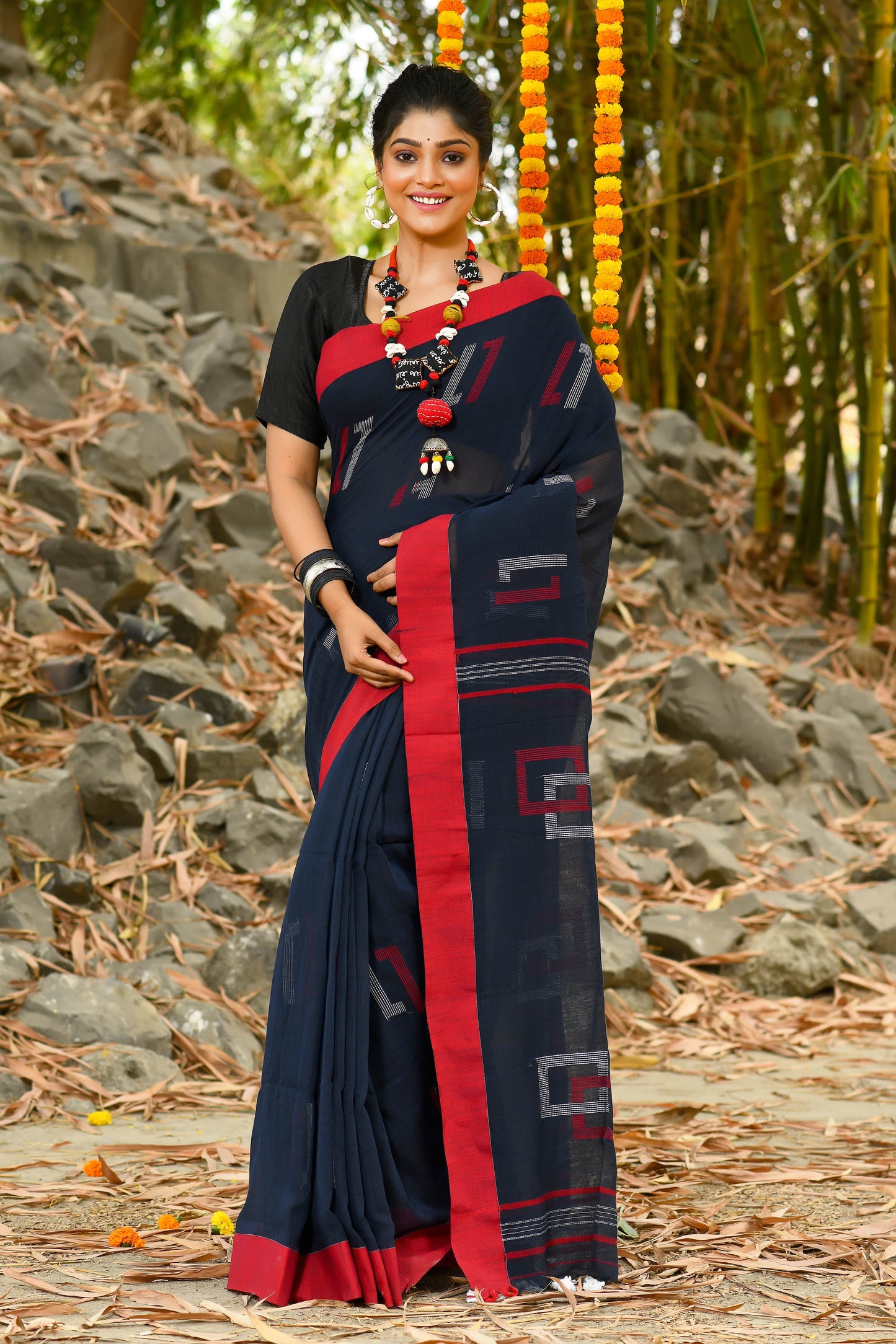 Beautiful Black Handloom Cotton Sarees - Dailybuyys