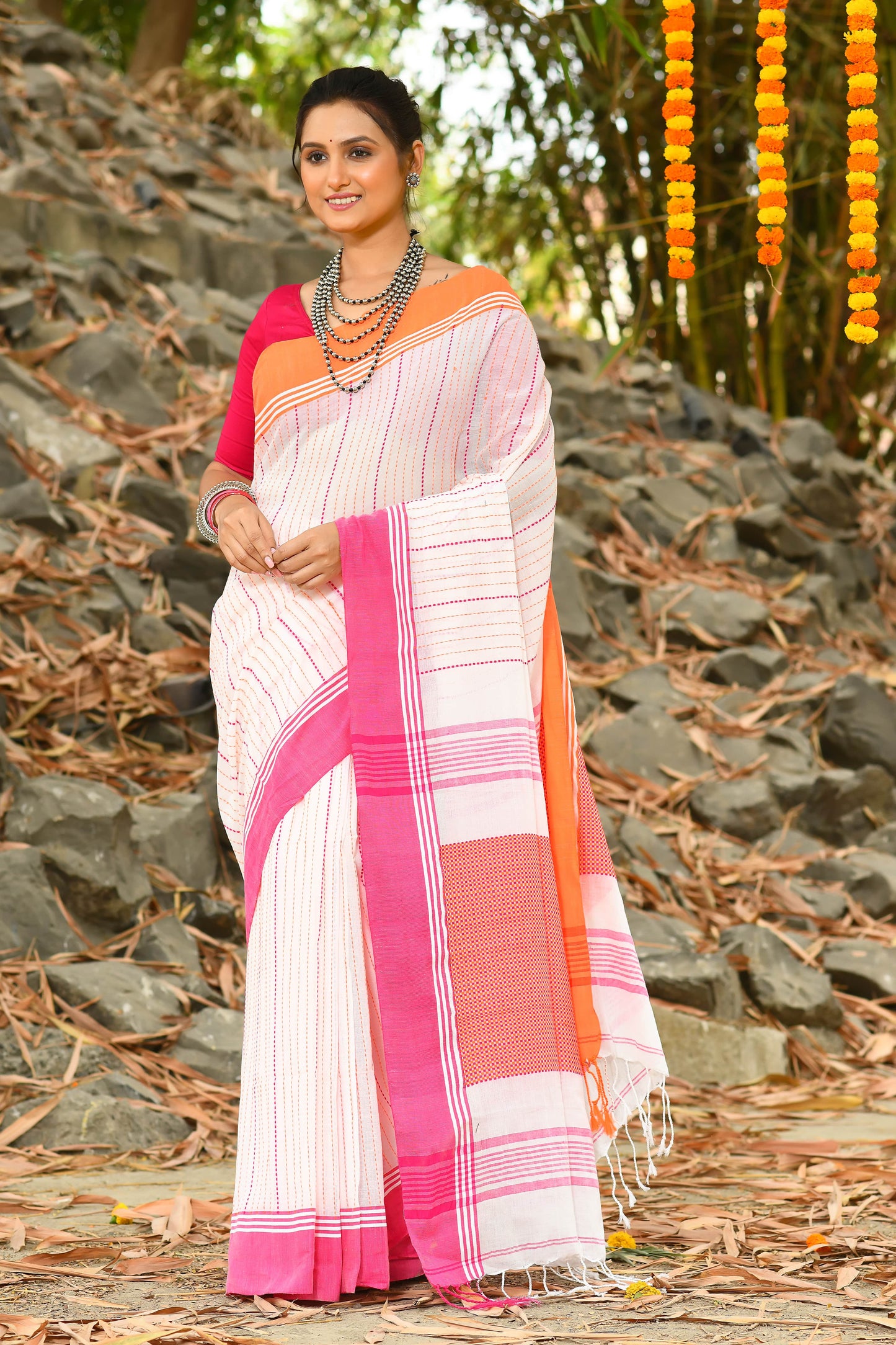 Beautiful White Handloom Cotton Sarees - Dailybuyys