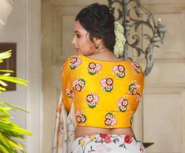 Yellow Fish Motif Embroidered Boat Neck Piping Blouses(Add To Cart 15% Off) - Dailybuyys