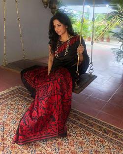 Maroon Black Hand Painted Pure Silk Mark Certified Bishnupuri Silk Sarees - Dailybuyys