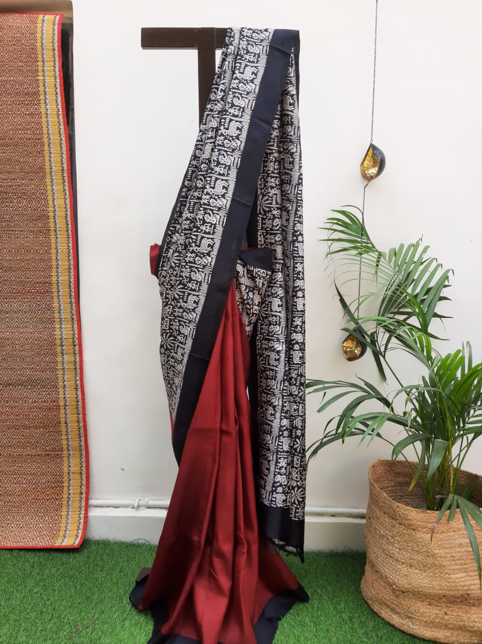 Red Block Printed Pure Silk Mark Certified Bishnupuri Silk Sarees - Dailybuyys