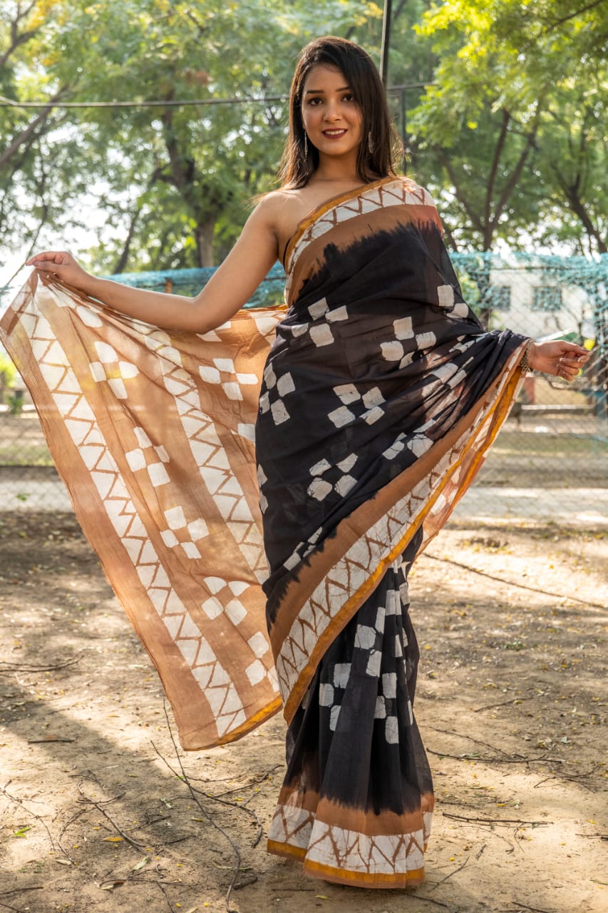 Multicolour & Golden Zari Border Pure Pure Cotton Mulmul Sarees - Dailybuyys