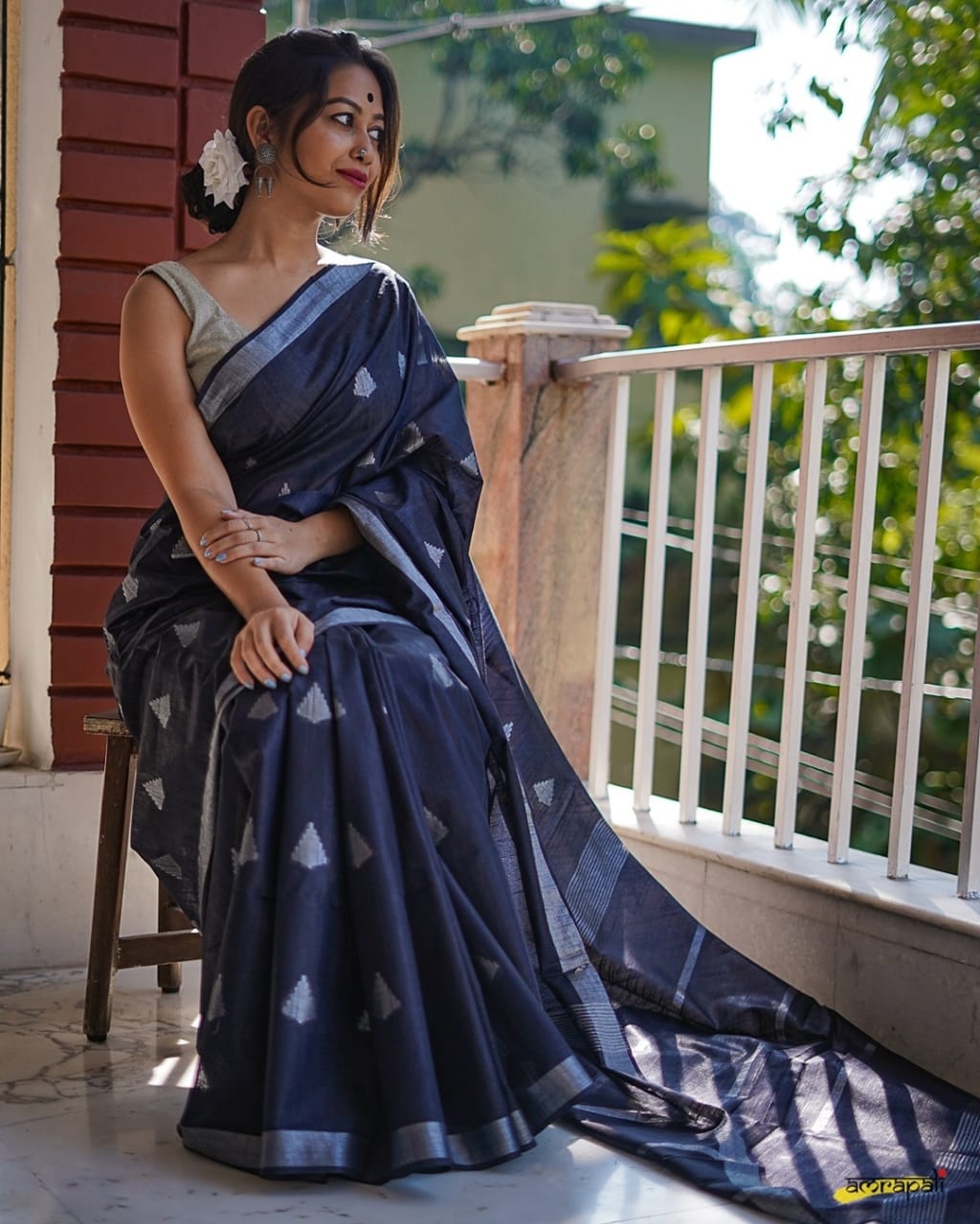 Black Slub Pure Linen Weaving Sarees - Dailybuyys