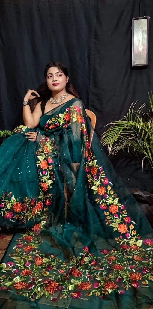 Dark Green Pure Silk Mark Certified Muslin Embroidered Saree - Dailybuyys