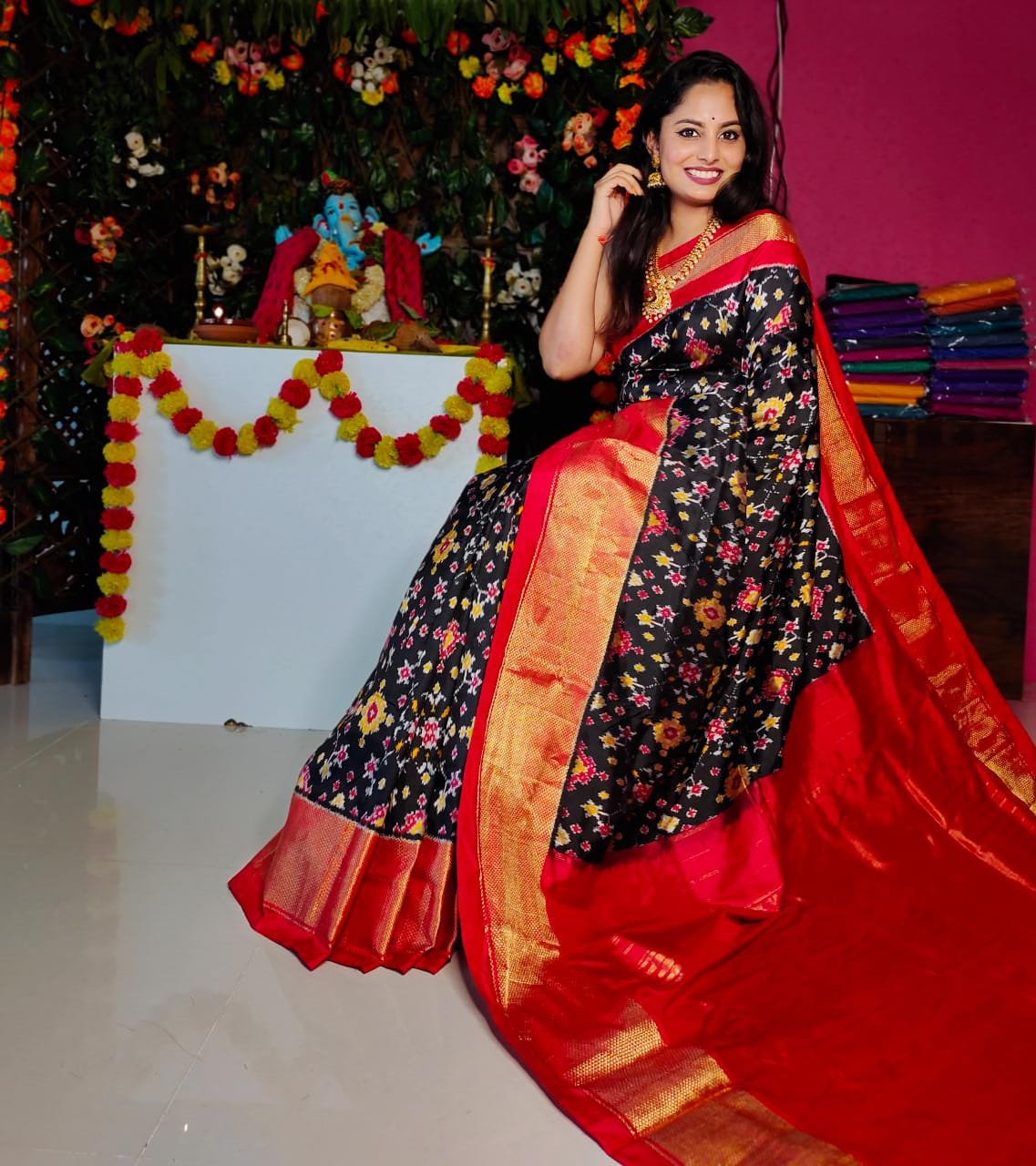 Black Designer Ikkat Handloom Sarees - Dailybuyys