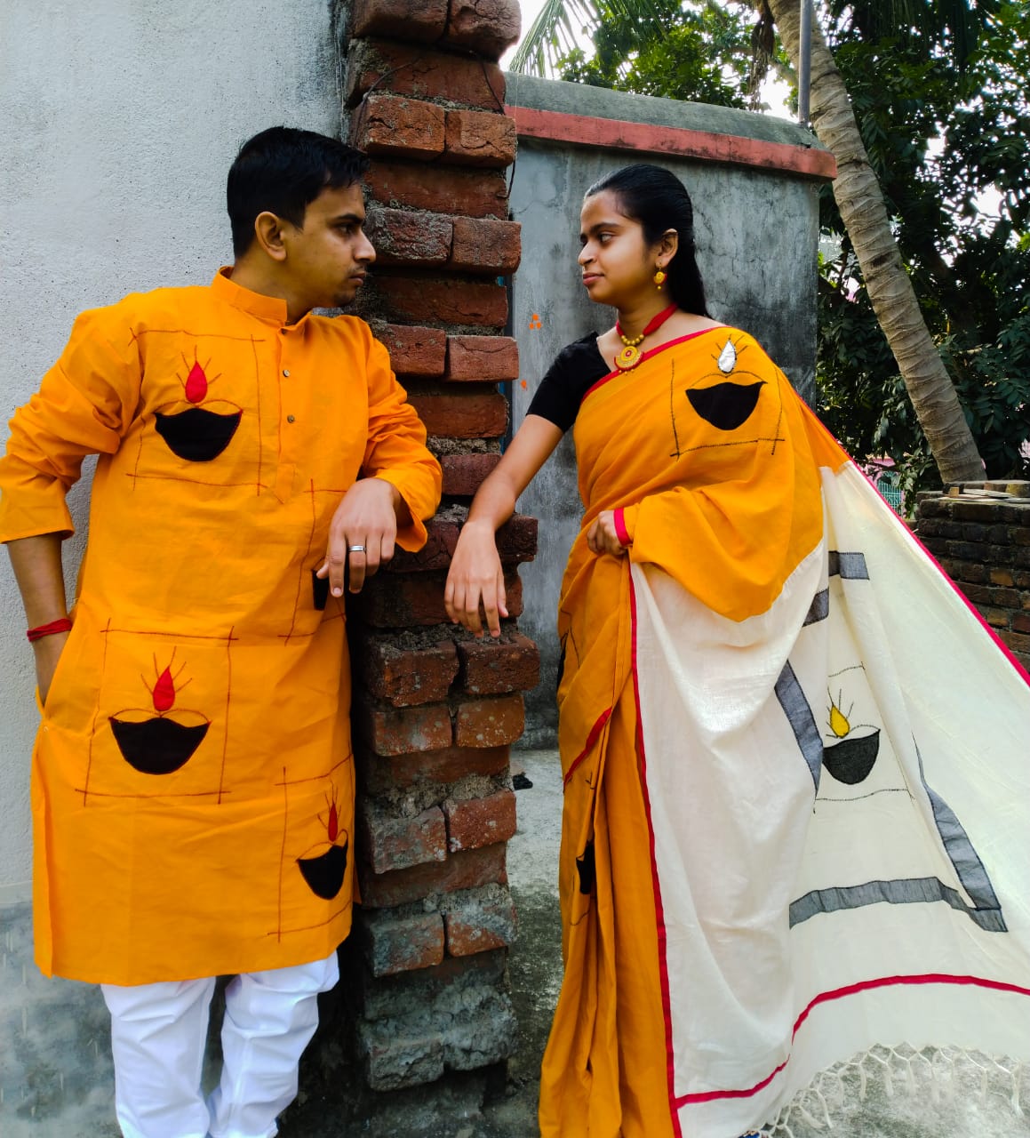 Yellow Handloom Couple Set - Dailybuyys