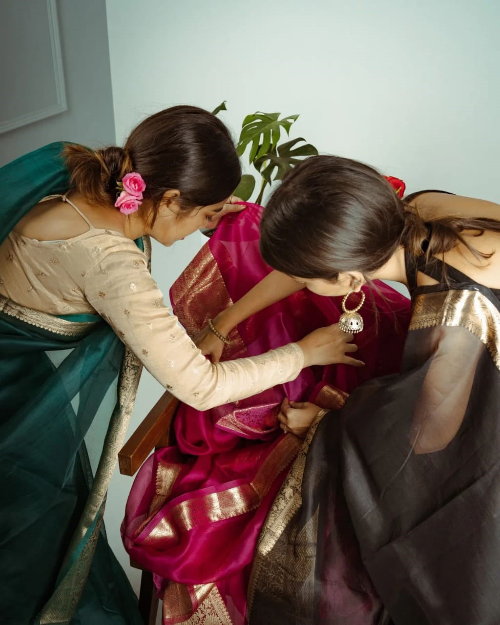 Golden Woven Designer Benarasi Organza Sarees - Dailybuyys