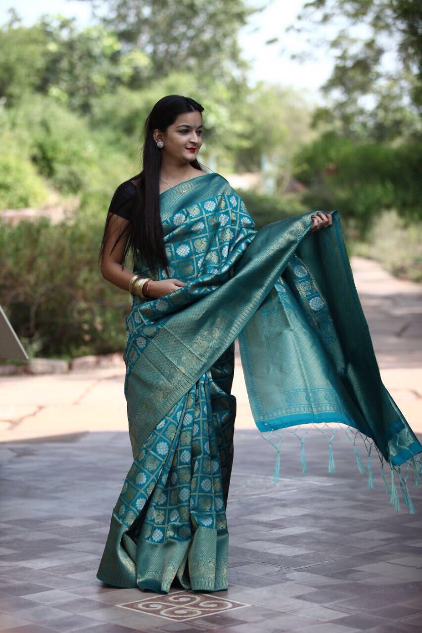 Green Kanjivaram Silk Sarees - Dailybuyys