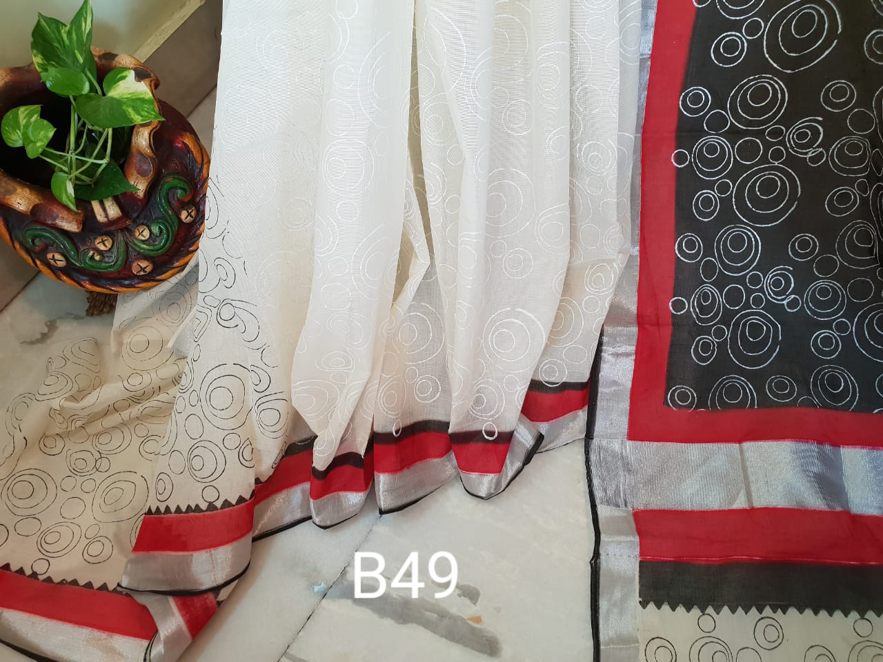 Beige Black KK Kerala Pure Cotton Sarees - Dailybuyys