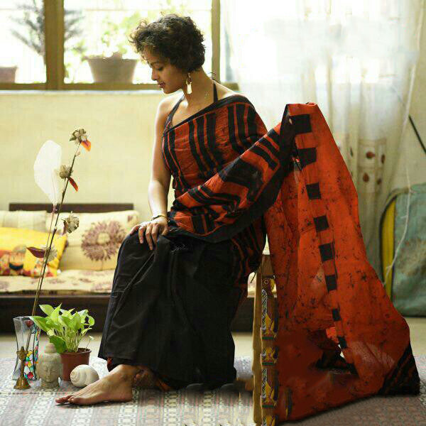 Black Red Mulmul Batik Sarees - Dailybuyys