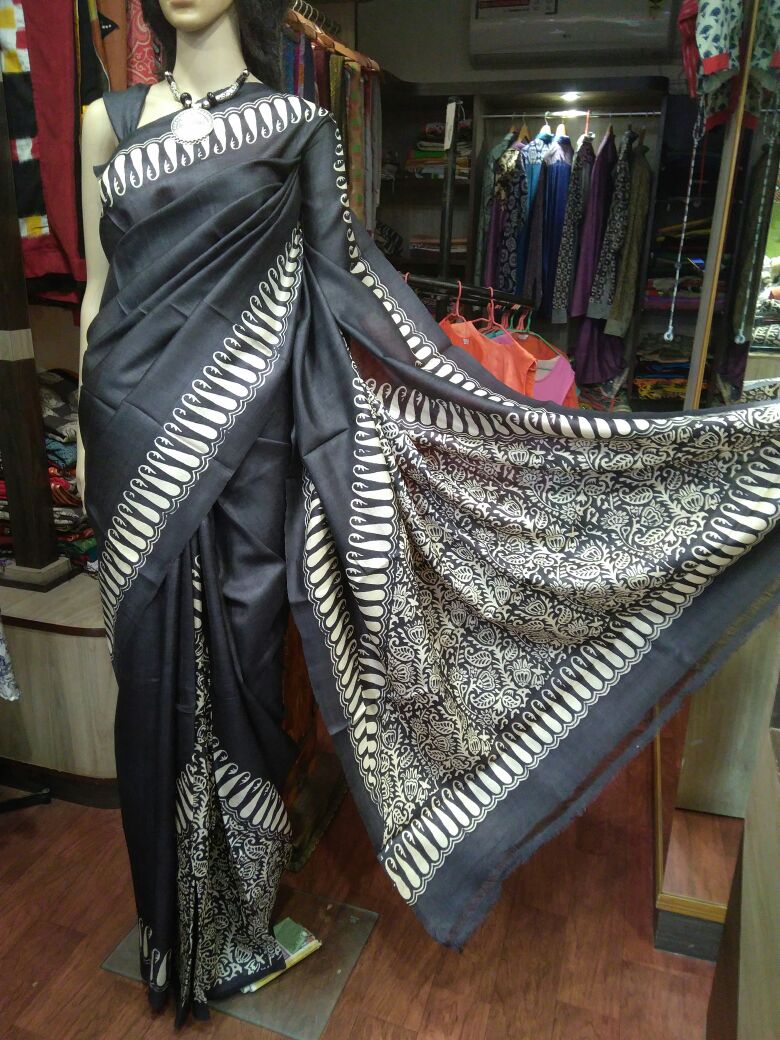 Grey Block Printed Pure KK Silk Mark Certified Bishnupuri Silk Sarees - Dailybuyys