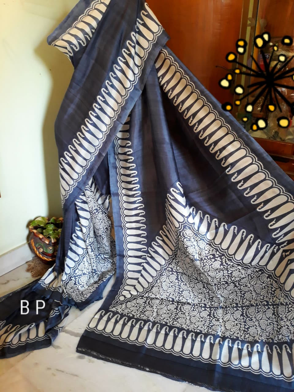 Grey Block Printed Pure Silk Mark Certified Bishnupuri Silk Sarees - Dailybuyys