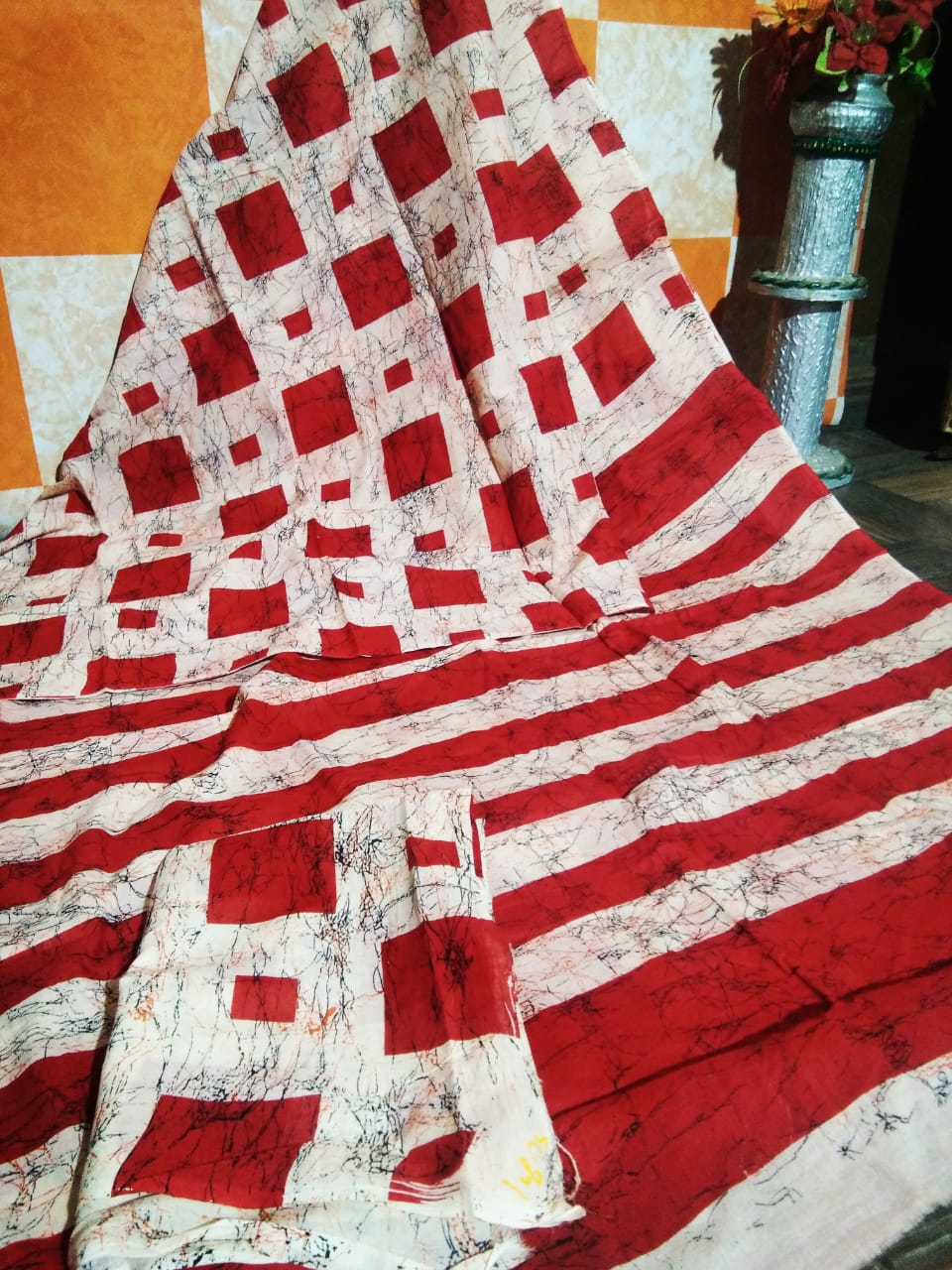 Red Beige Mulmul Batik Sarees - Dailybuyys