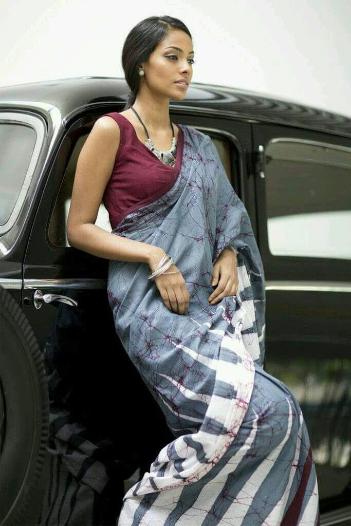 Grey Mulmul Batik Sarees - Dailybuyys