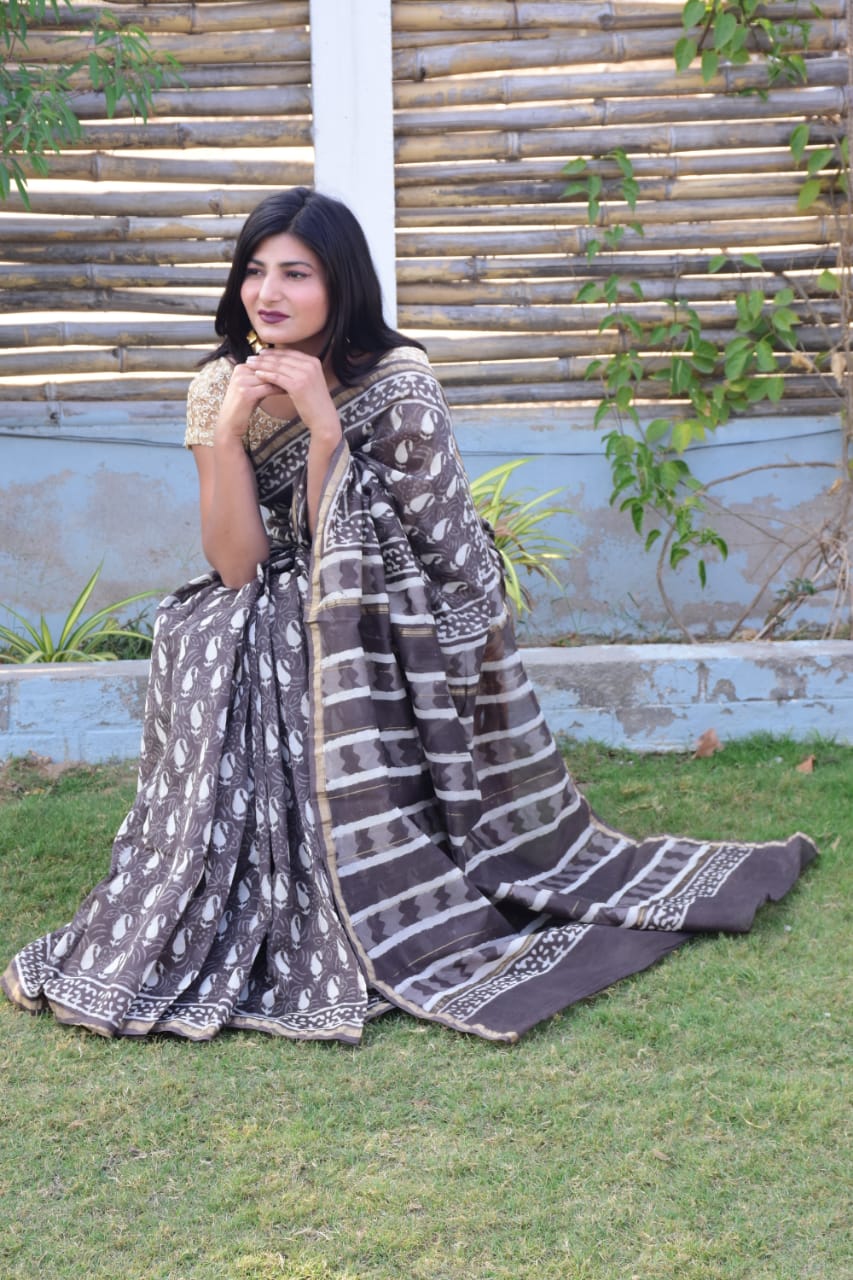 Grey Chanderi Silk Sarees - Dailybuyys