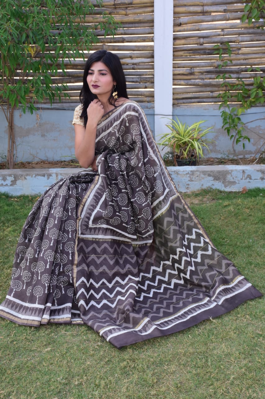 Grey Chanderi Silk Sarees - Dailybuyys