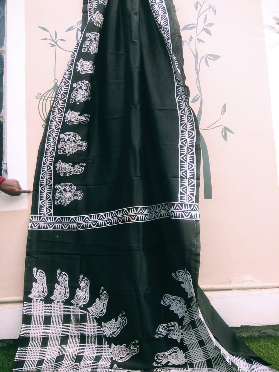 Black Chanderi Silk Sarees - Dailybuyys