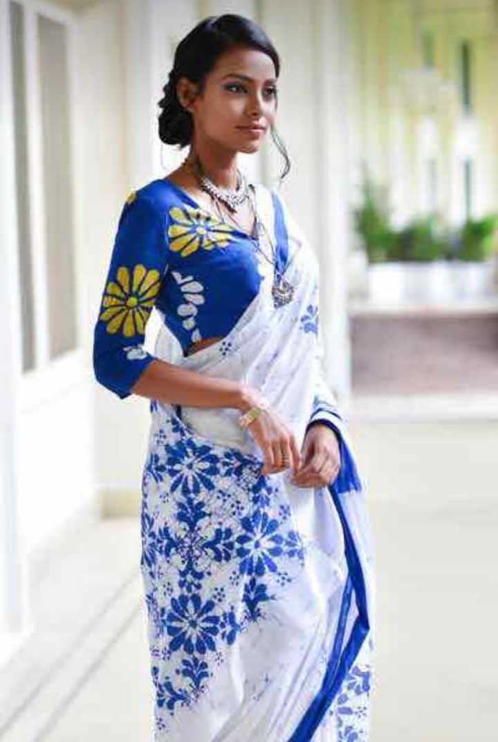 White Mulmul Batik Sarees - Dailybuyys