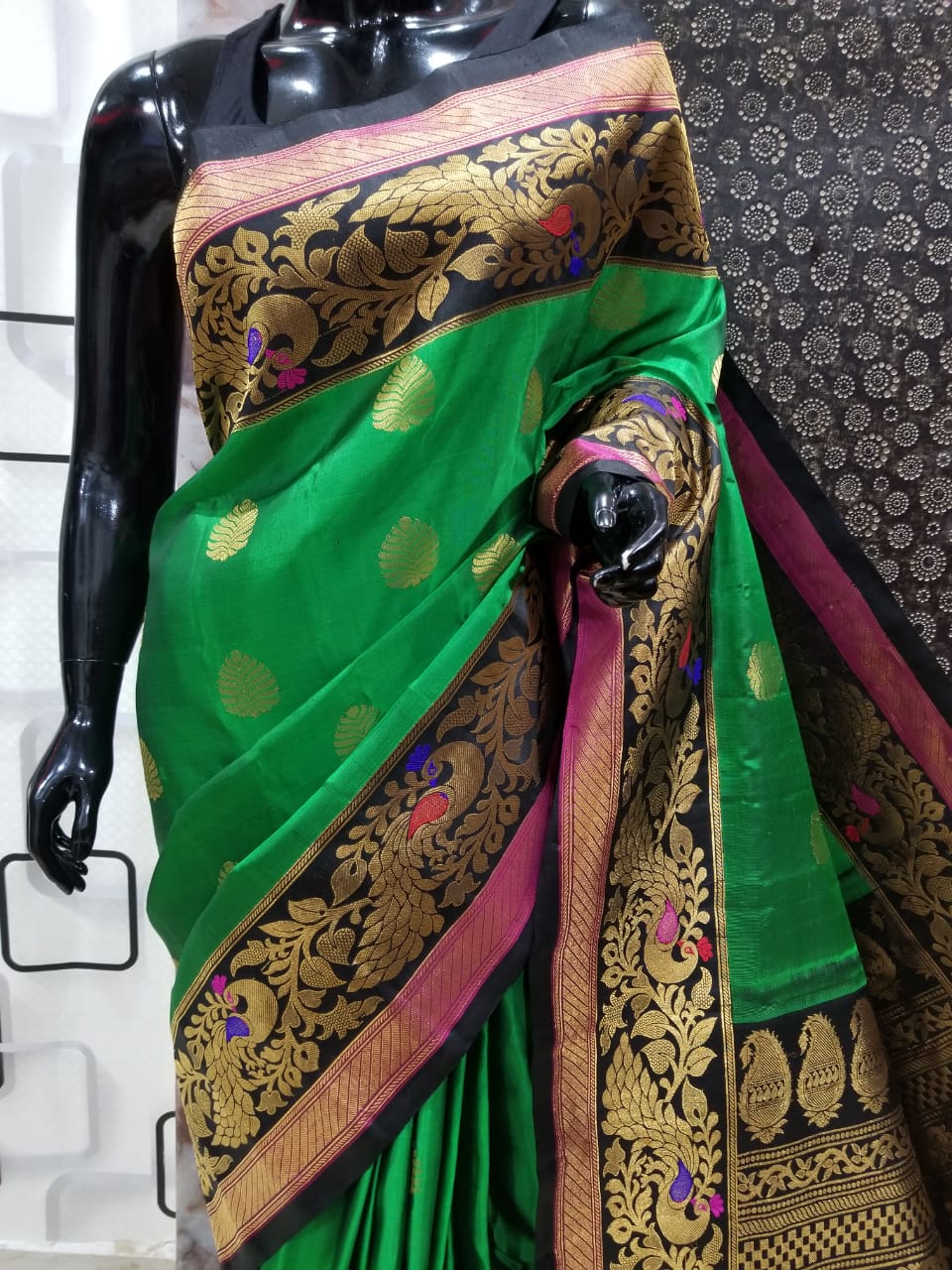 Green Gadwal Pure Silk Sarees - Dailybuyys