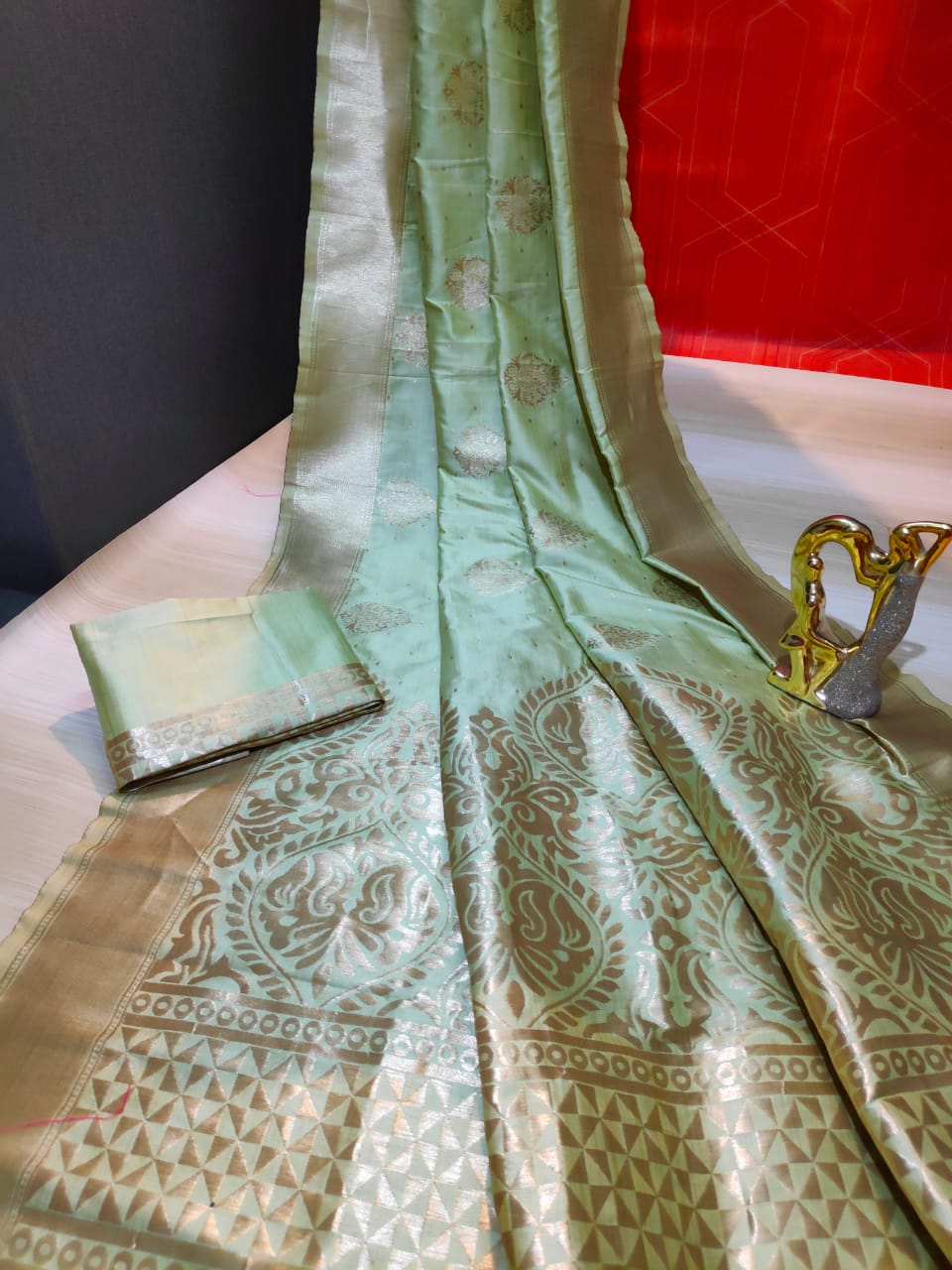 Green Beige Banarasi Silk Sarees - Dailybuyys