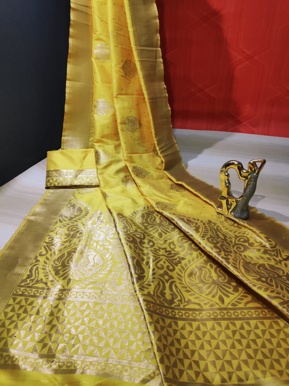 Yellow Beige Banarasi Silk Sarees - Dailybuyys