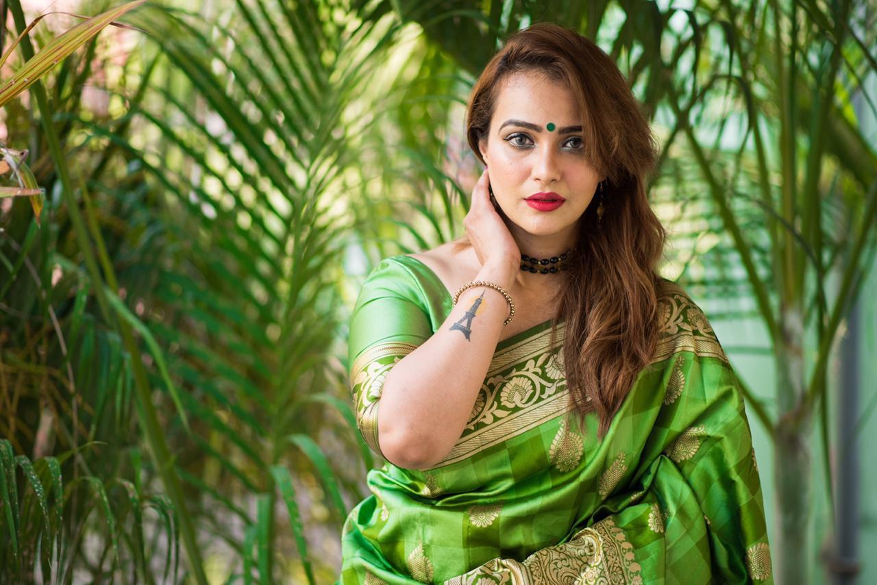 Green Handloom Weaving Banarasi Silk Sarees - Dailybuyys