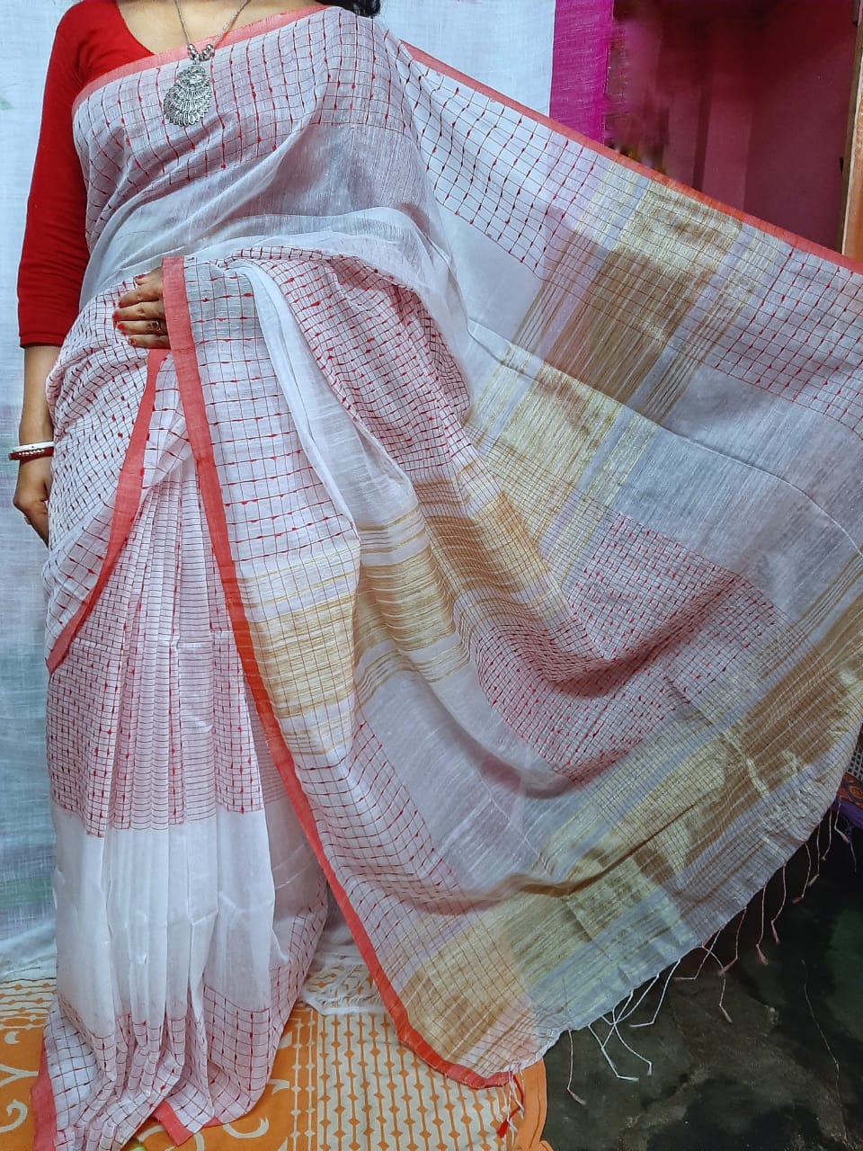 White Soft Silk Handloom Sarees - Dailybuyys