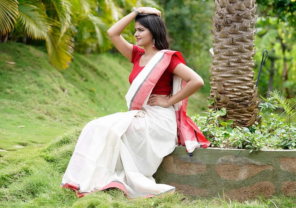 White Pure Cotton Khadi Sarees - Dailybuyys
