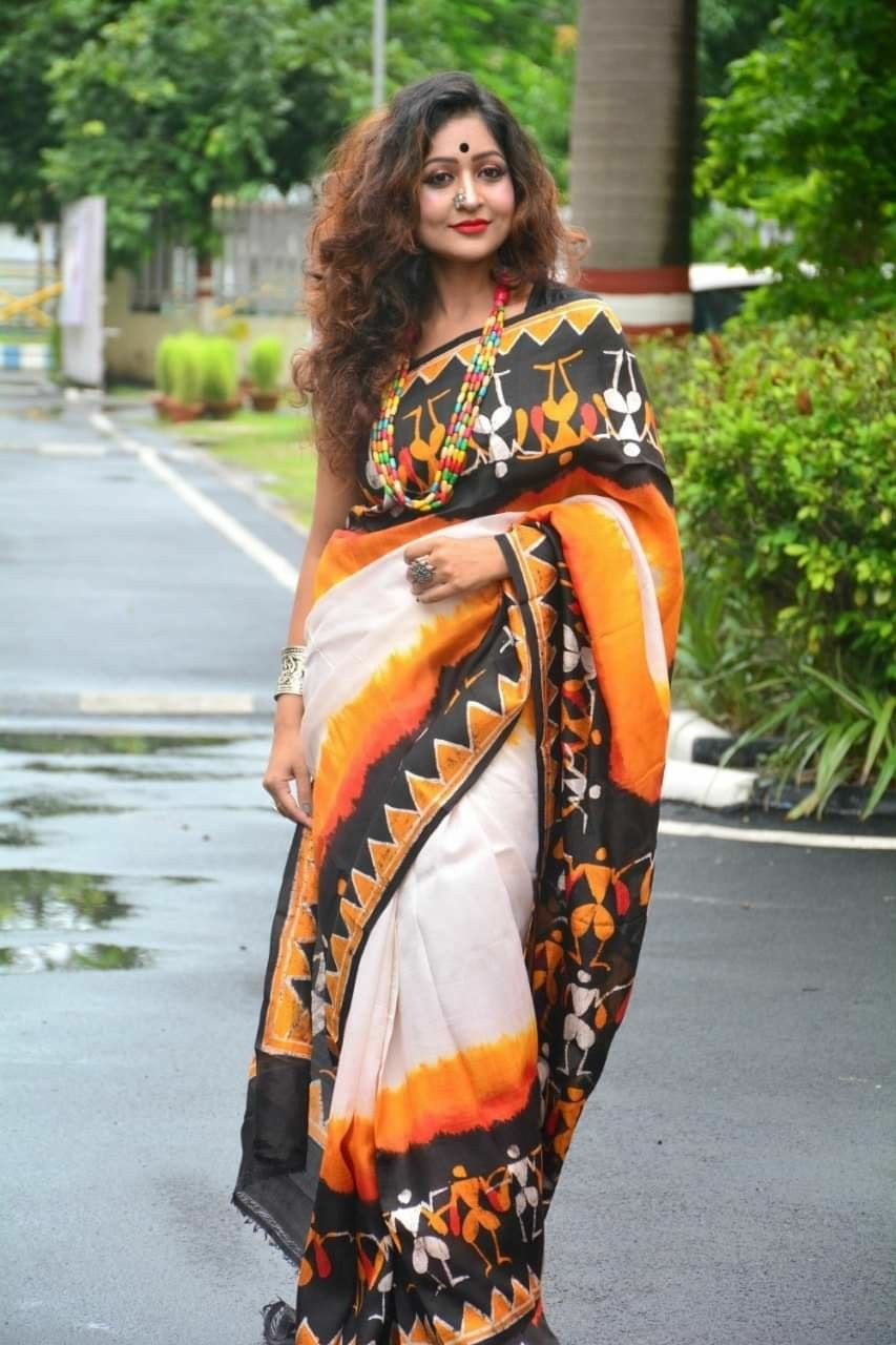 Black Hand Painted Pure Silk Mark Certified Bishnupuri Silk Sarees - Dailybuyys
