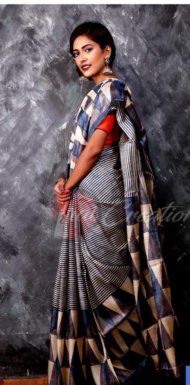 Grey Block Printed Pure Silk Mark Certified Bishnupuri Silk Sarees - Dailybuyys