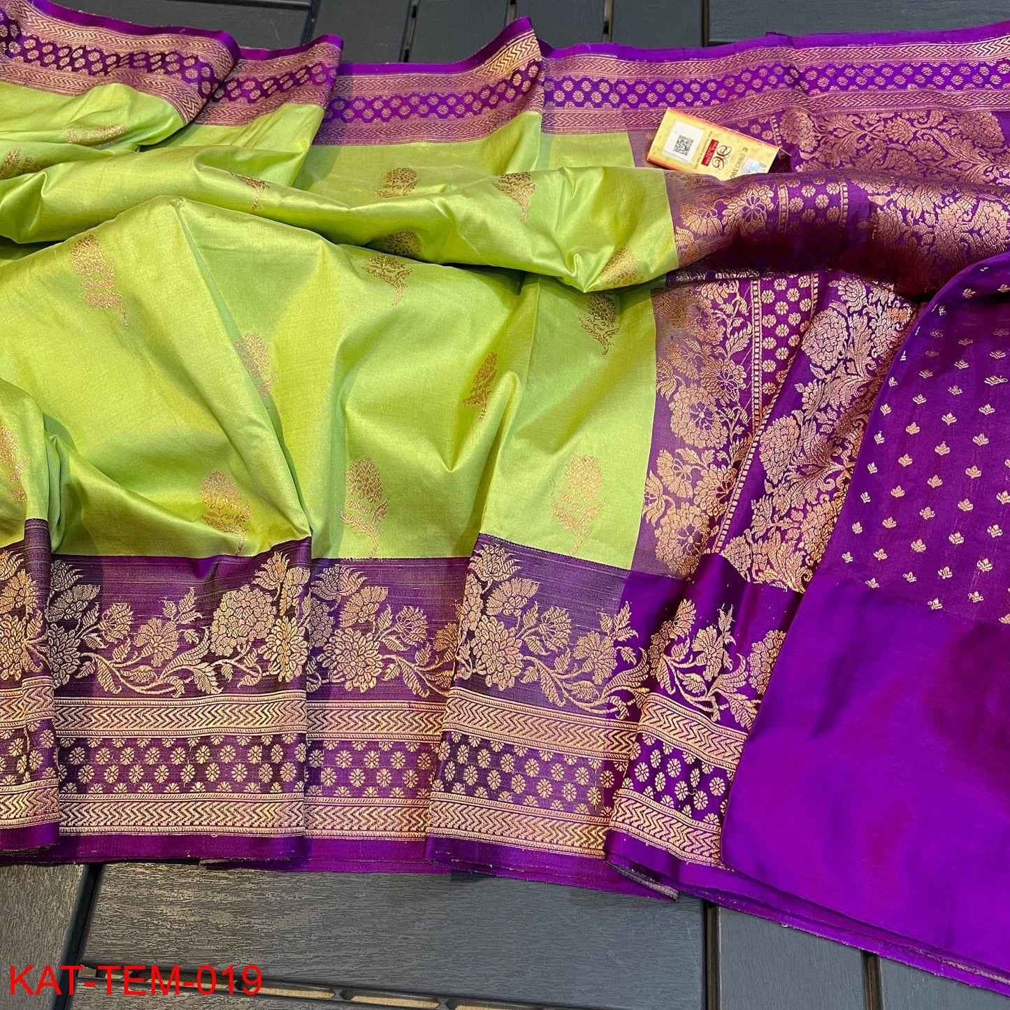 Light Green Banarasi Silk Sarees - Dailybuyys