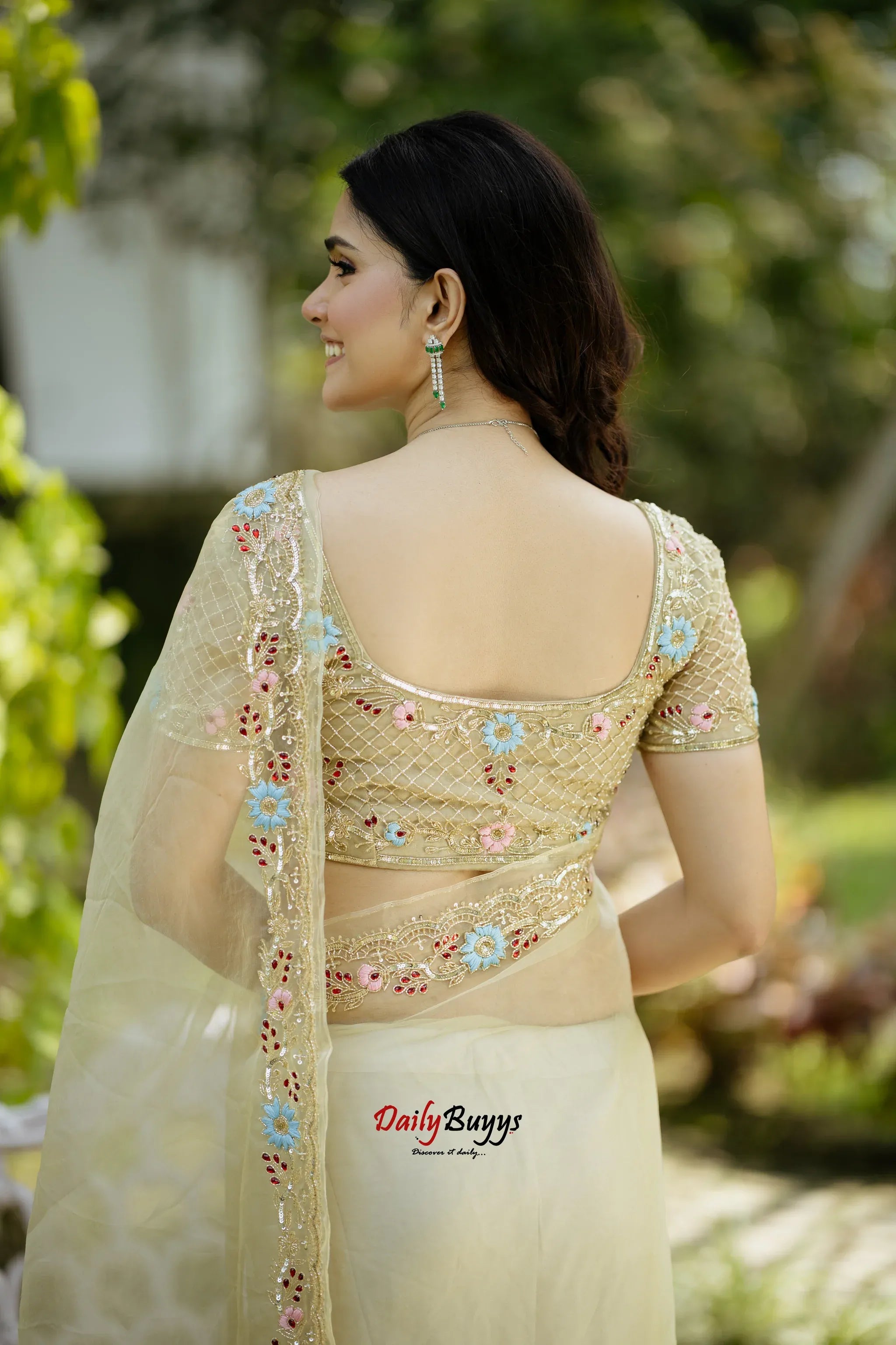 DESIGNER BLOUSES Image