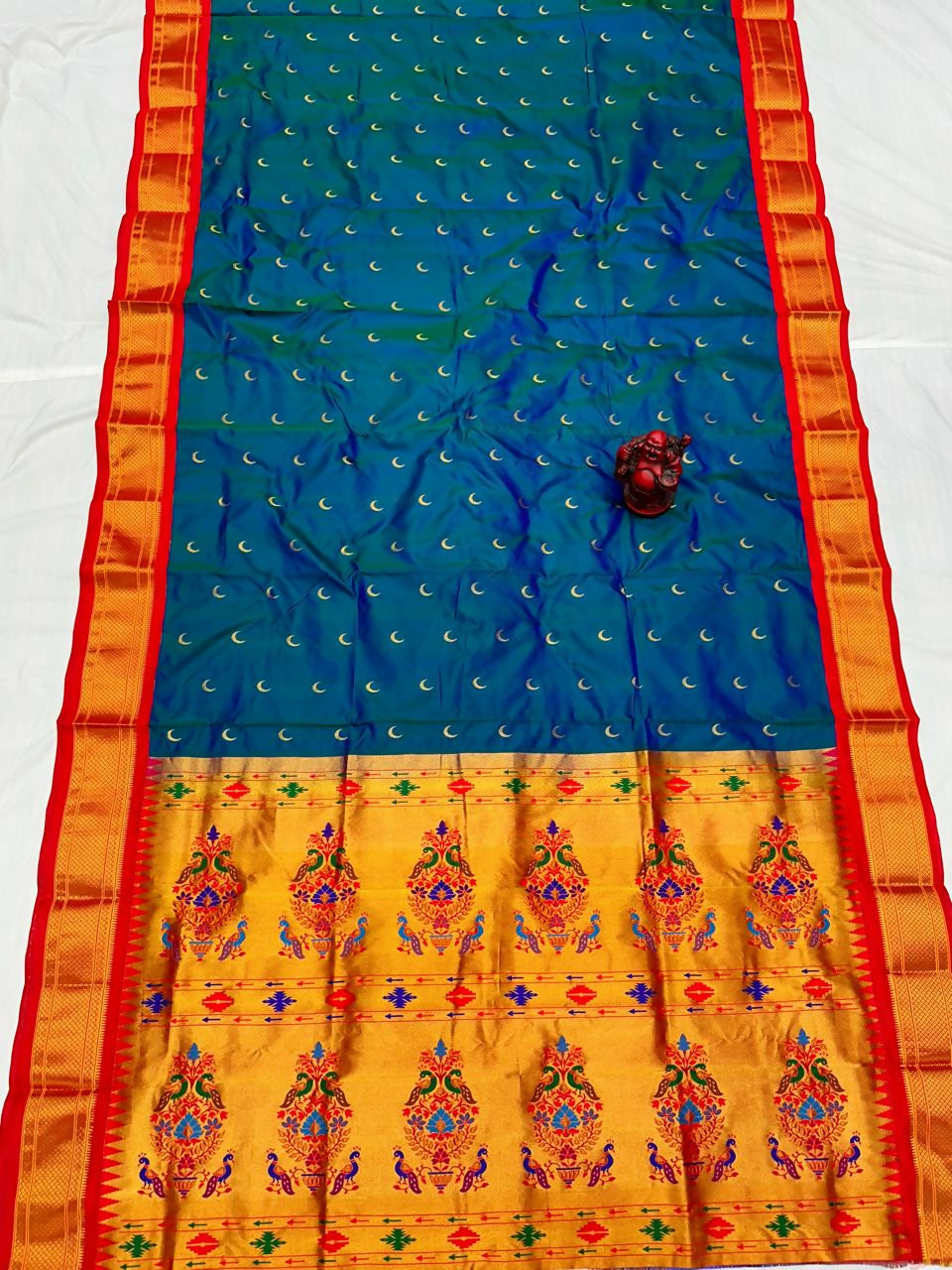 Handloom paithani