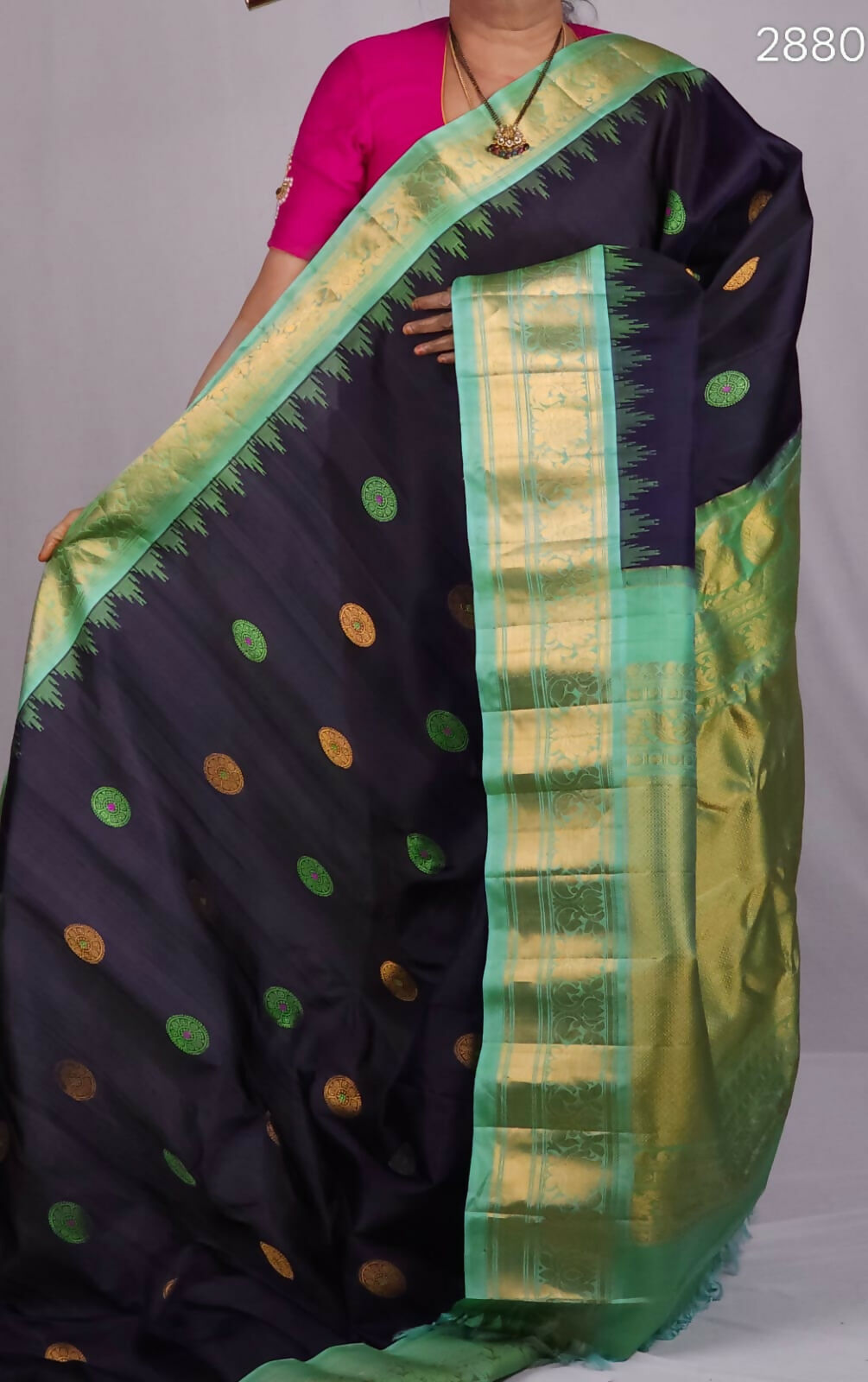 Handloom Gadwal pure silk sarees with kuttu borders contrast pallu and blouse........💛💛💛 Silk mark certified products Price : 23499+ ship each 👇