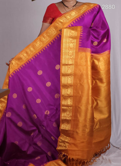 Handloom Gadwal pure silk sarees with kuttu borders contrast pallu and blouse........💛💛💛 Silk mark certified products Price : 23499+ ship each 👇