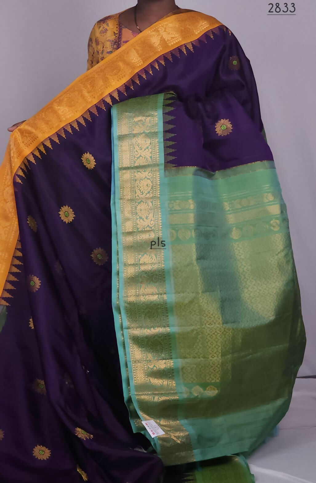 Handloom Gadwal pure silk sarees with kuttu borders contrast pallu and blouse........💛💛💛 Silk mark certified products Price : 23499+ ship each 👇