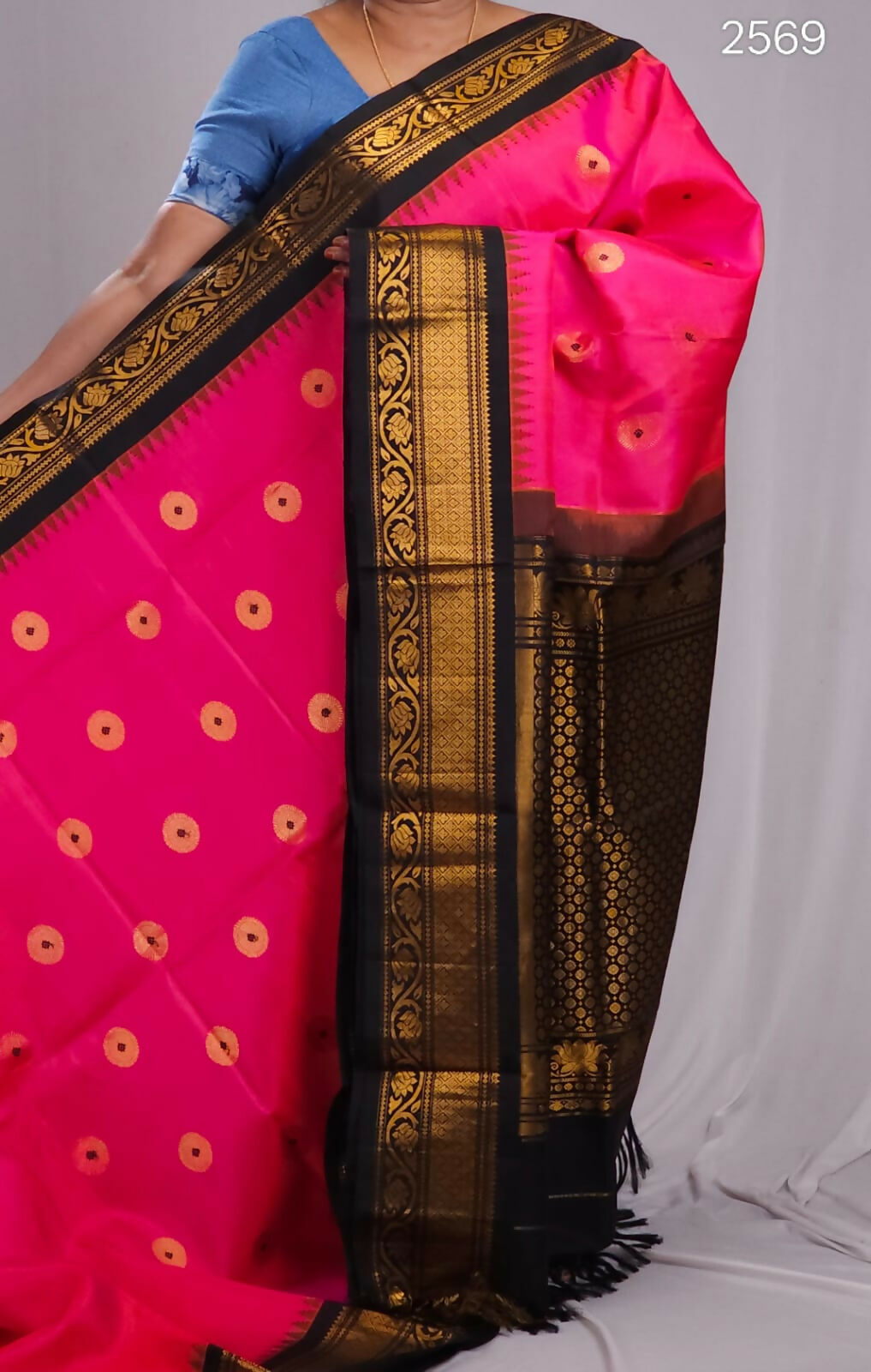 Handloom Gadwal pure silk sarees with kuttu borders contrast pallu and blouse........💛💛💛 Silk mark certified products Price : 23499+ ship each 👇