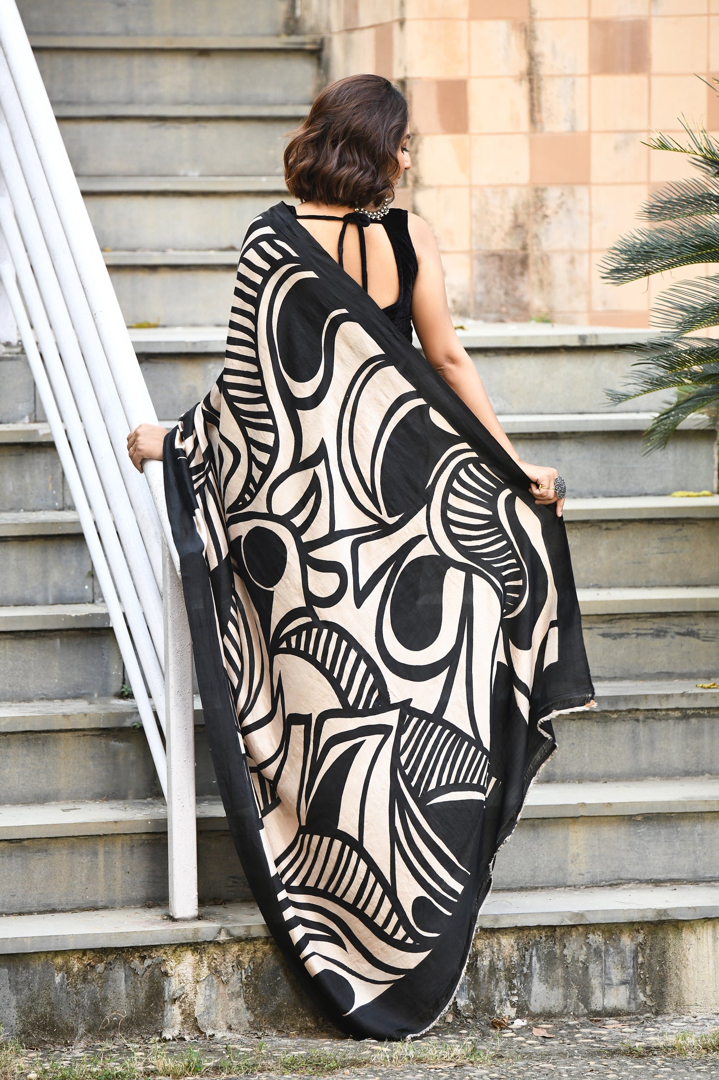 Designer Black And White Hand Painted Pure Silk Mark Certified Bishnupuri Silk Sarees