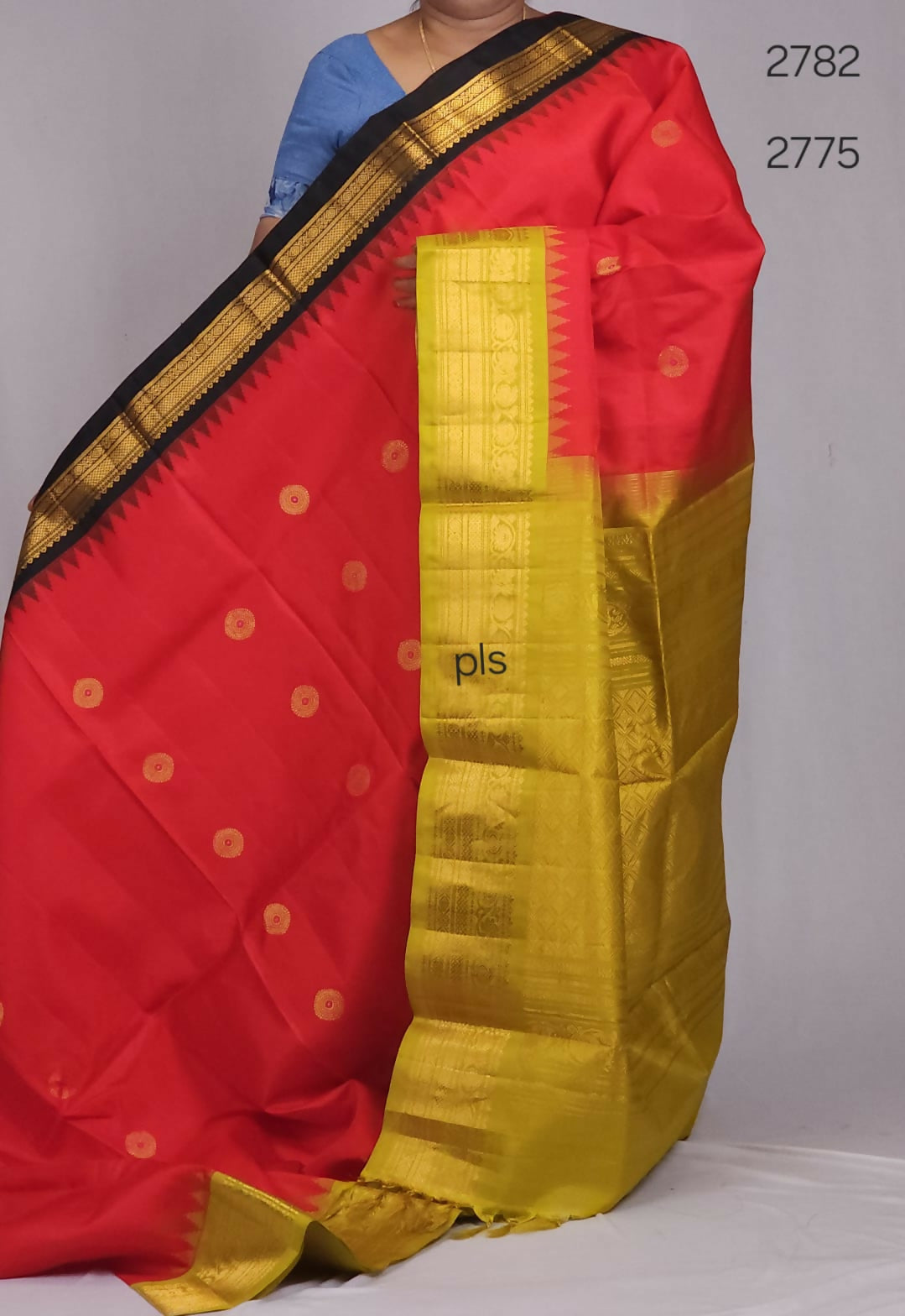 Handloom Gadwal pure silk sarees with kuttu borders contrast pallu and blouse........💛💛💛 Silk mark certified products Price : 23499+ ship each 👇