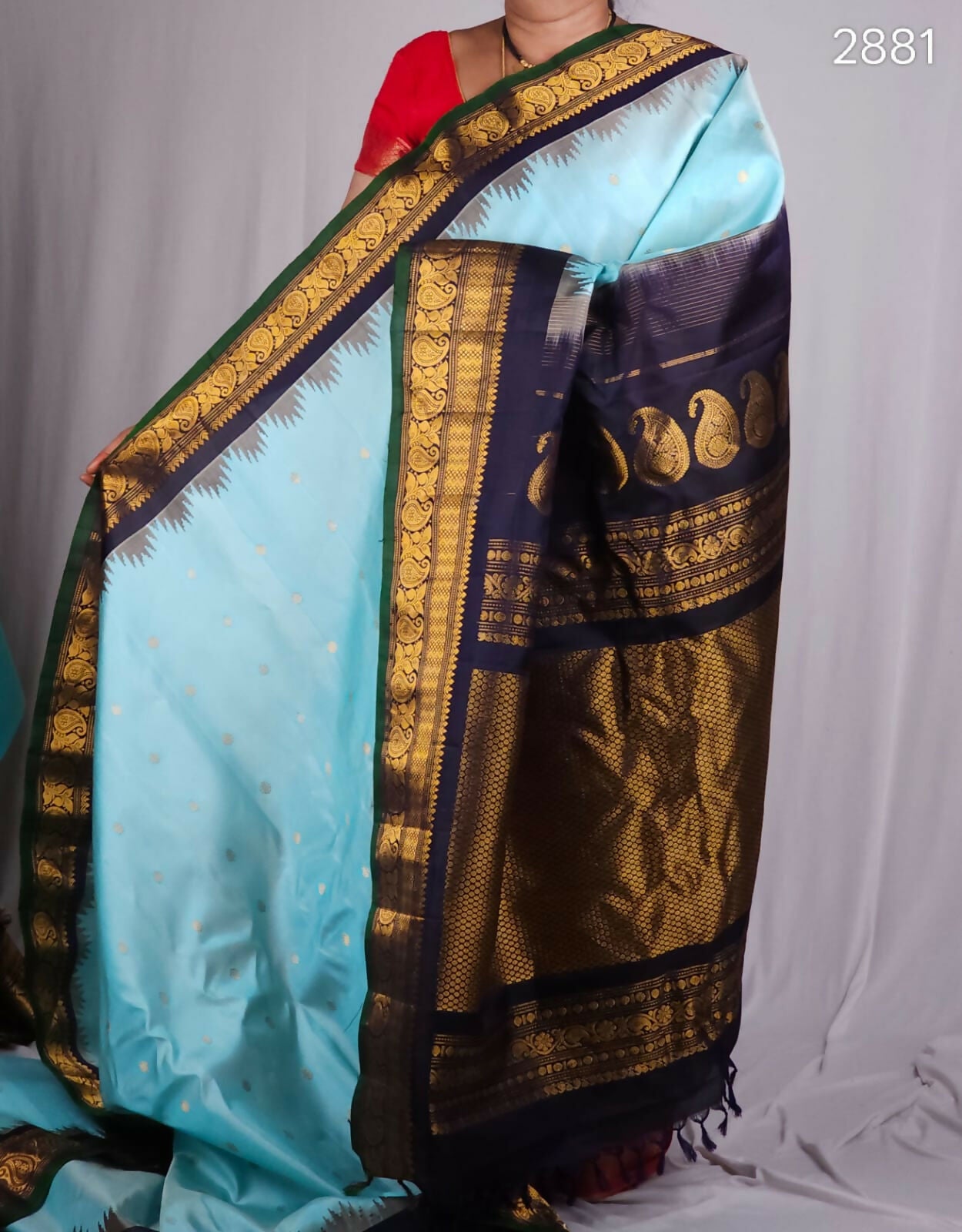 Handloom Gadwal pure silk sarees with kuttu borders contrast pallu and blouse........💛💛💛 Silk mark certified products Price : 23499+ ship each 👇