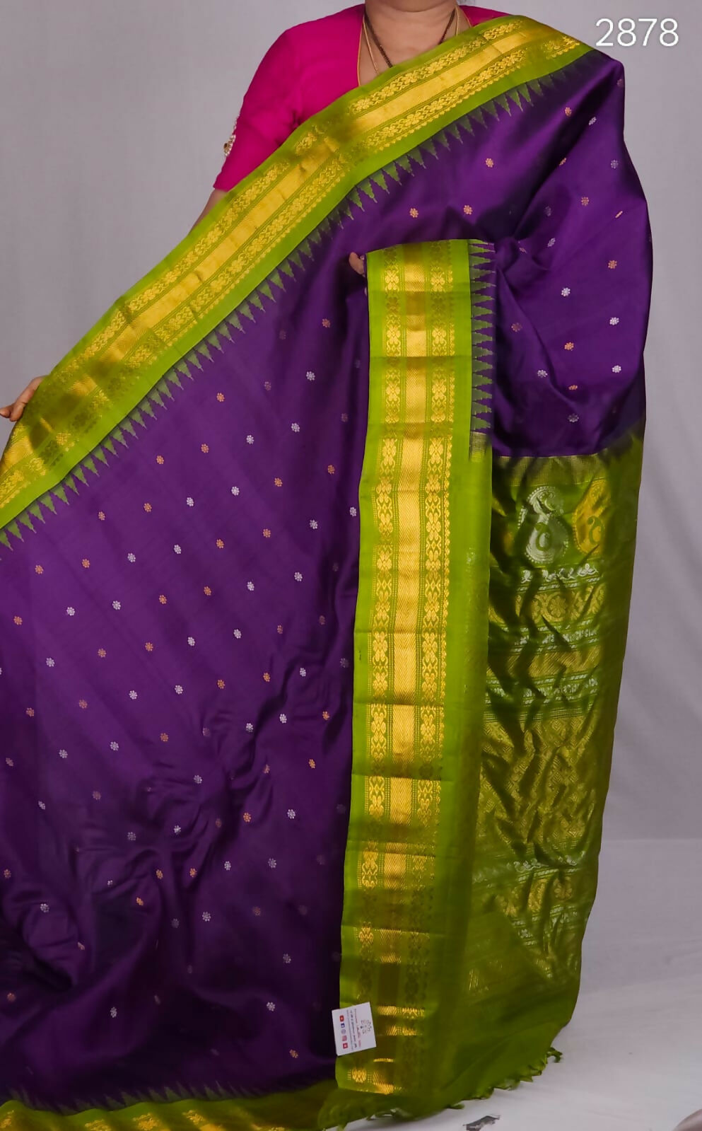 Handloom Gadwal pure silk sarees with kuttu borders contrast pallu and blouse........💛💛💛 Silk mark certified products Price : 23499+ ship each 👇