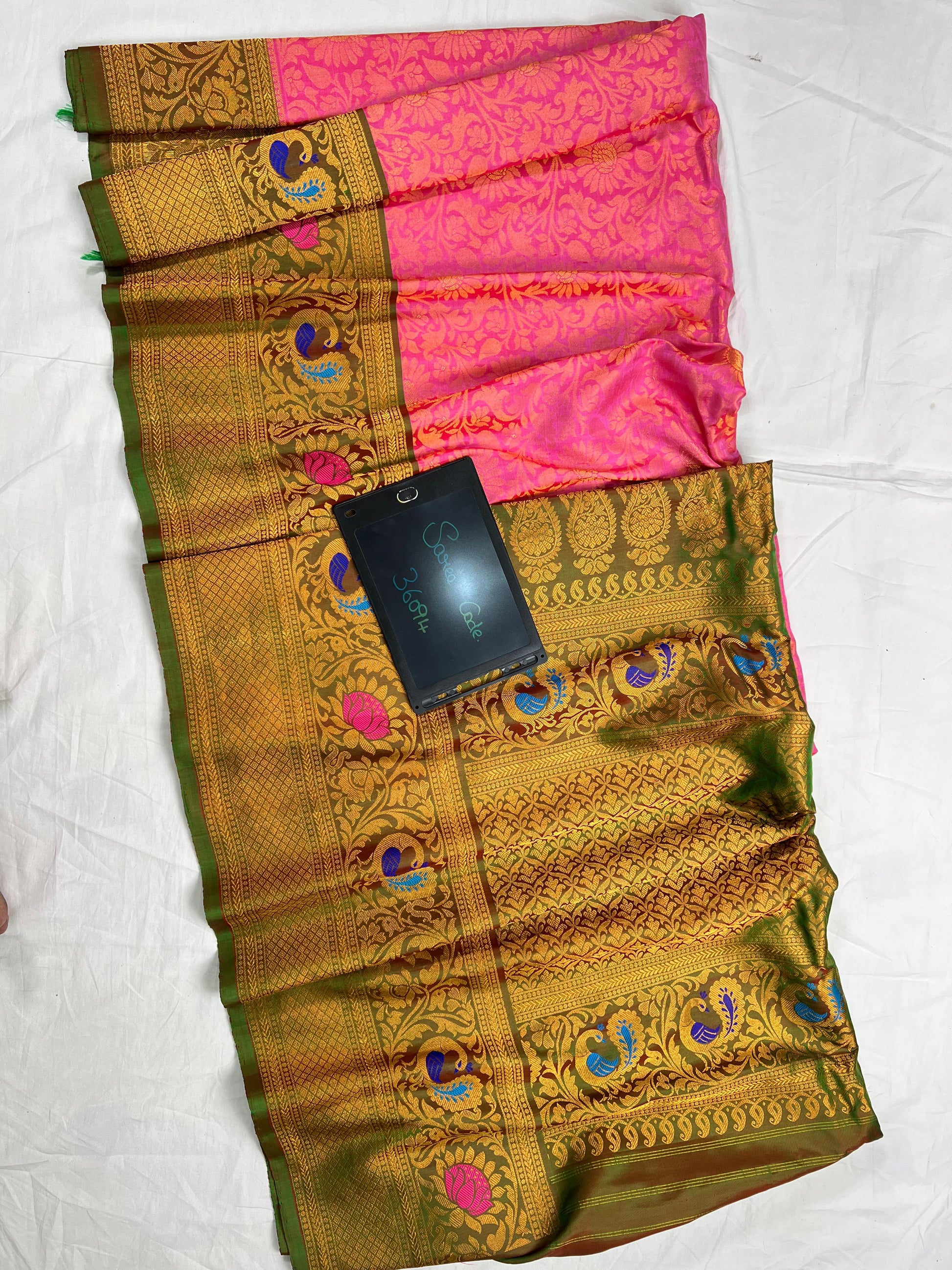 Black Gold Dual Tone Gadwal Pure Silk Handloom Meena Brocade Sarees With All Over Floral Jaal